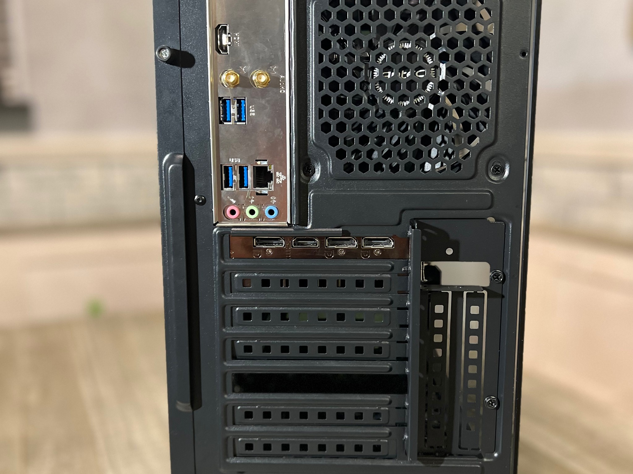 Slightly used gaming pc all black !!!!