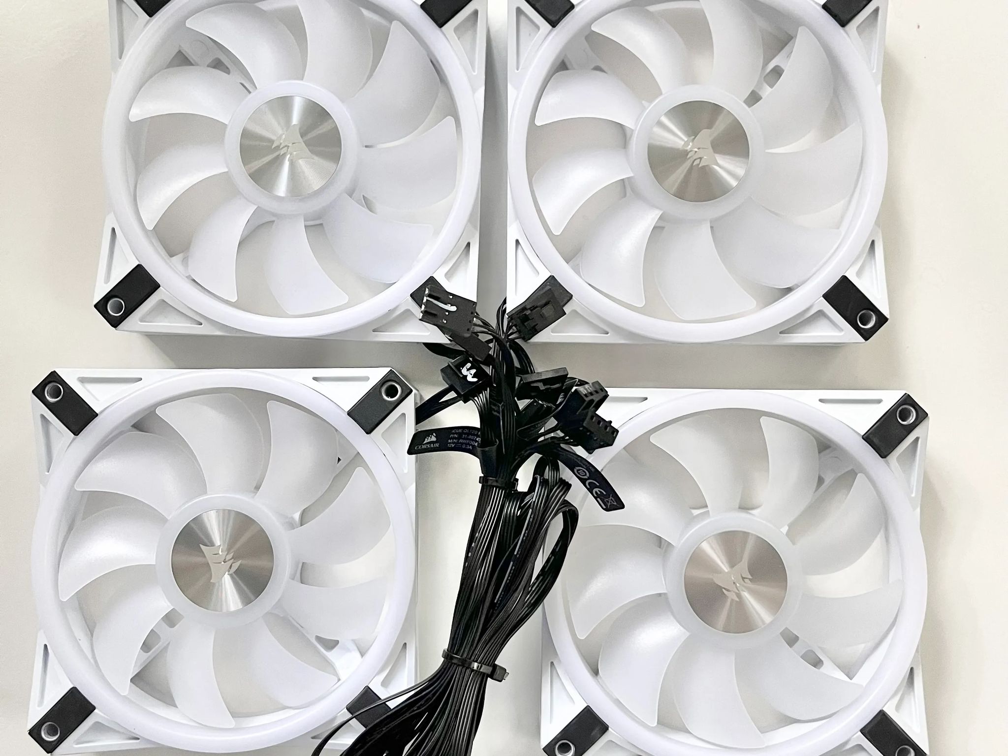 4 QL120 White w/RGB + Fan Hub