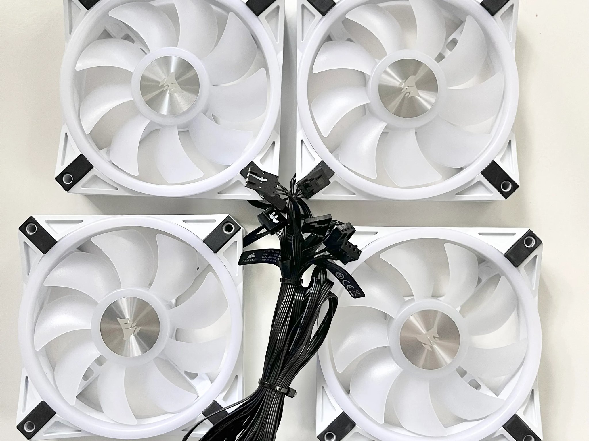 4 QL120 White w/RGB + Fan Hub