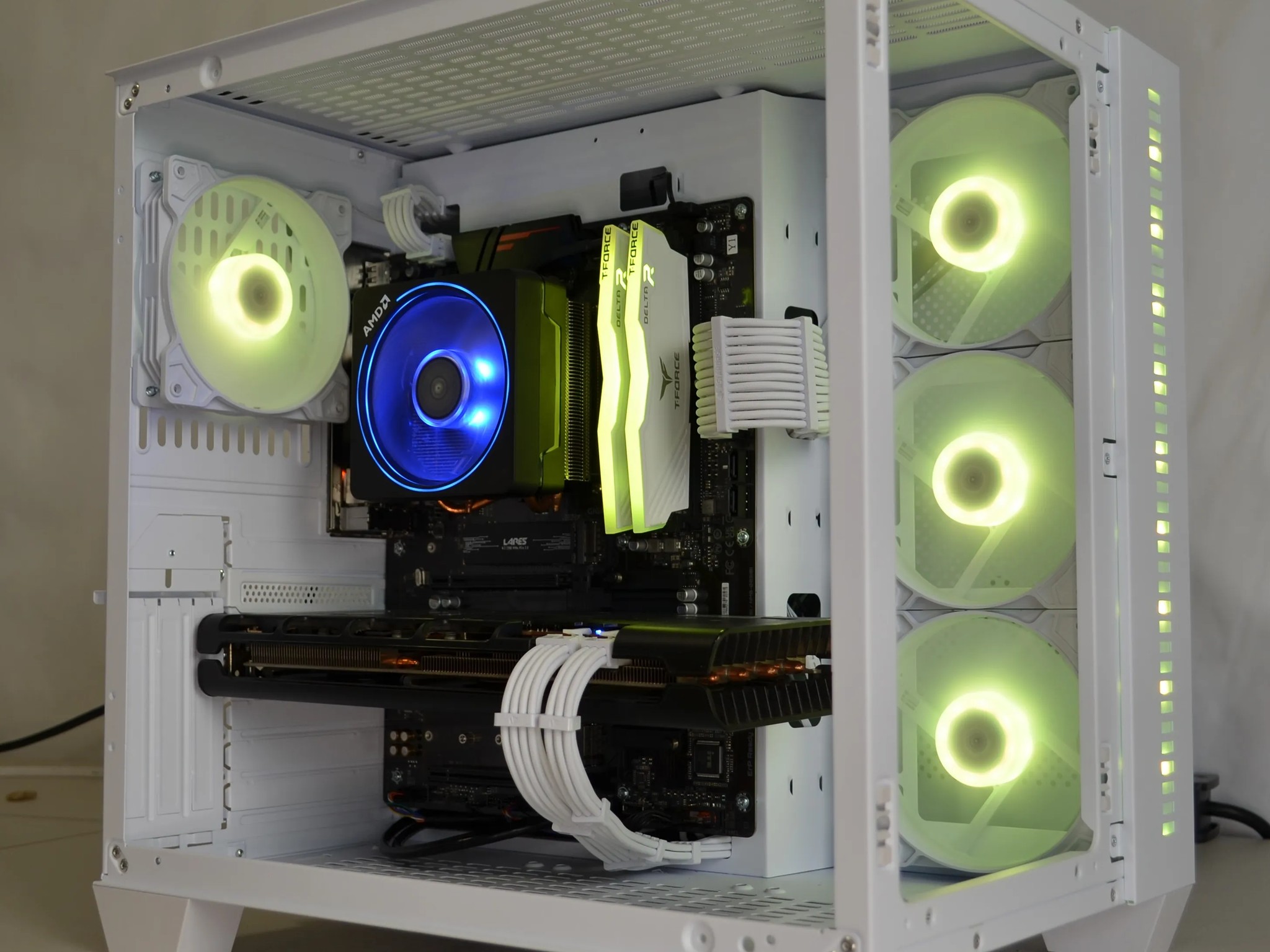 ❄️FrostBite V2🧊- Ryzen 7 CPU | RX 5700 XT, (RTX 3060 equivelent) | 1tb NVMe | WiFi 🧊