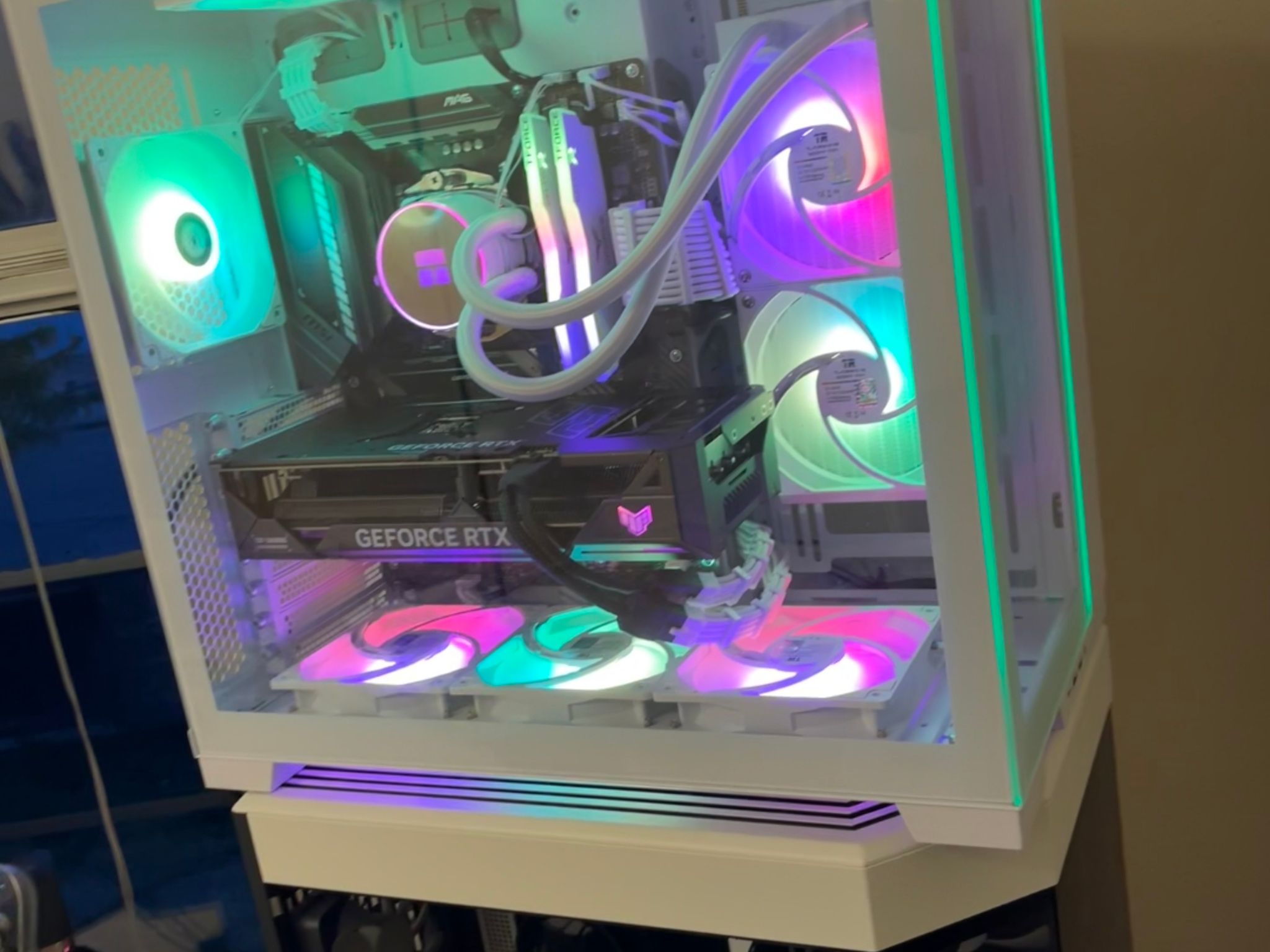 White Gaming PC – RTX 4070 SUPER / Ryzen 5 5600 / 32GB