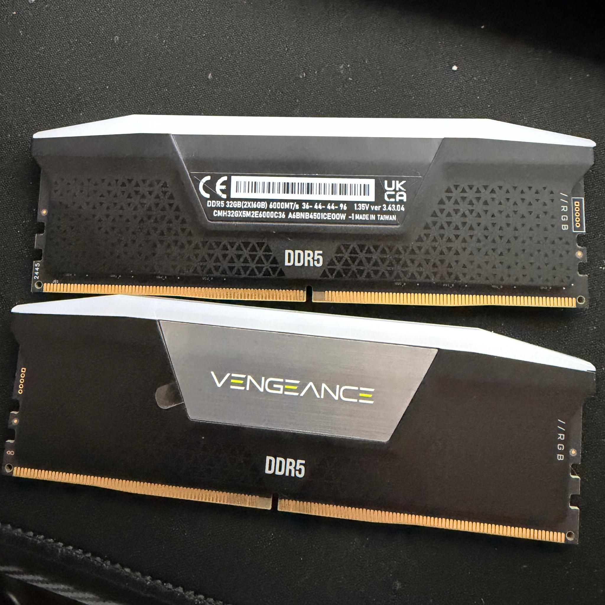 VENGEANCE® RGB 32GB (2x16GB) DDR5 DRAM 6000MT/s CL36 Memory Kit