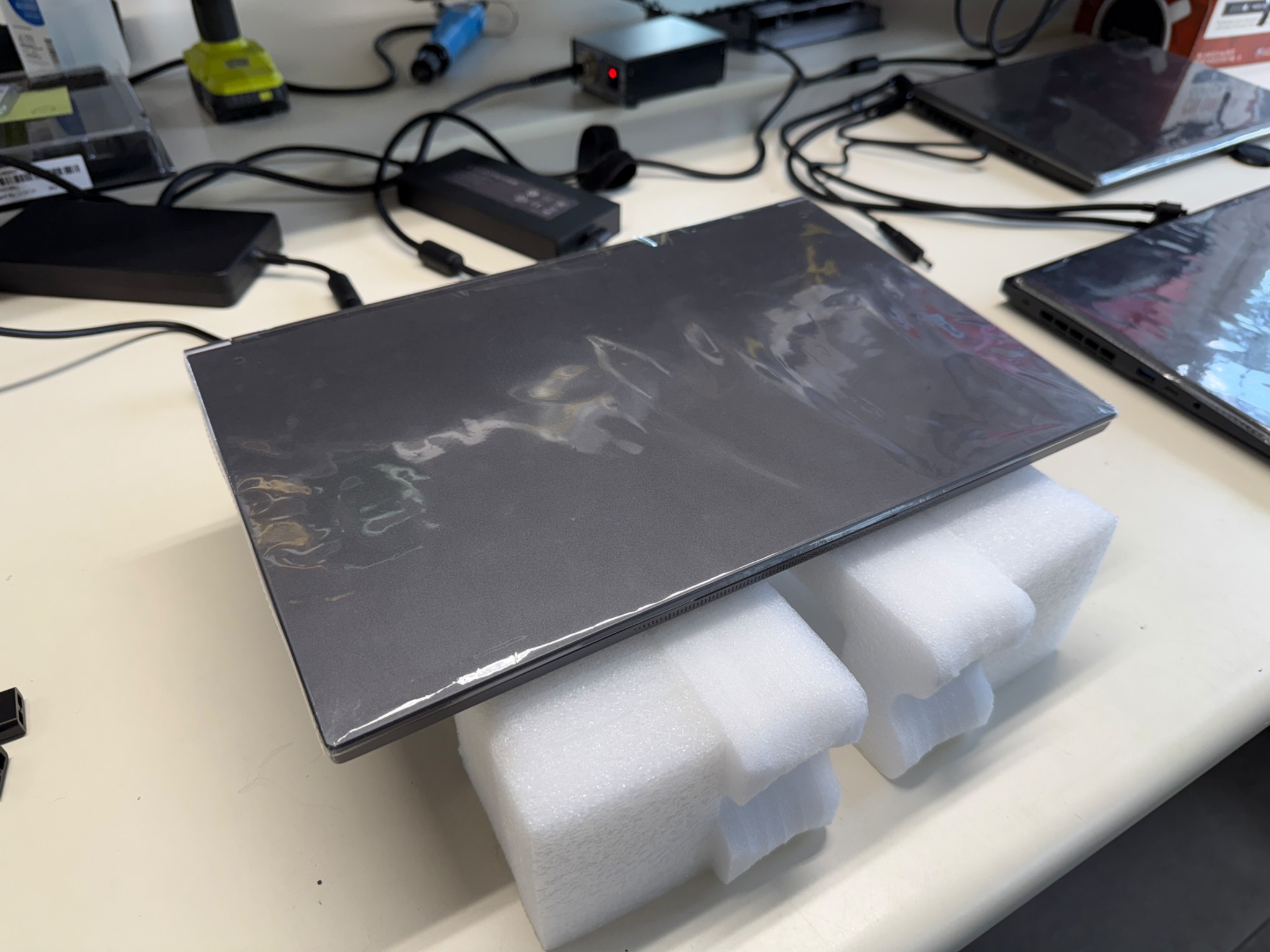 Eluktronics Max-15, i7-10875H, RTX 2060, 32GB Ram, 2x 512GB SSD