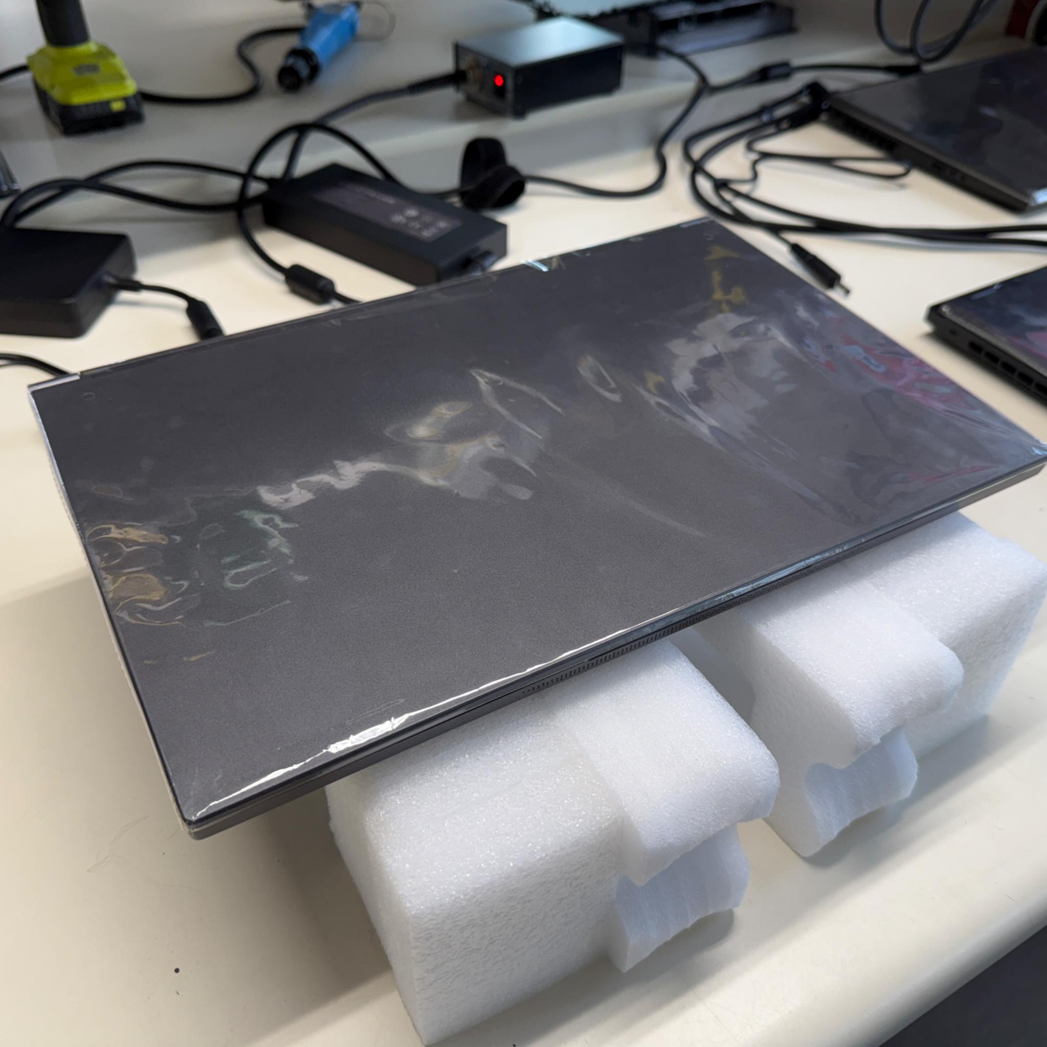 Eluktronics Max-15, i7-10875H, RTX 2060, 32GB Ram, 2x 512GB SSD