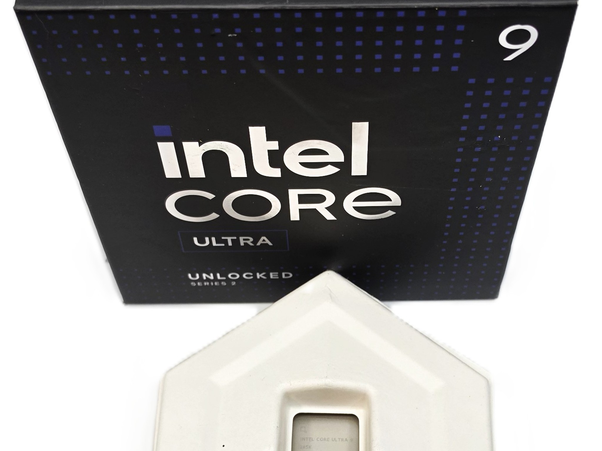 Intel Core Ultra 9 285K with Retail Box. Used once.