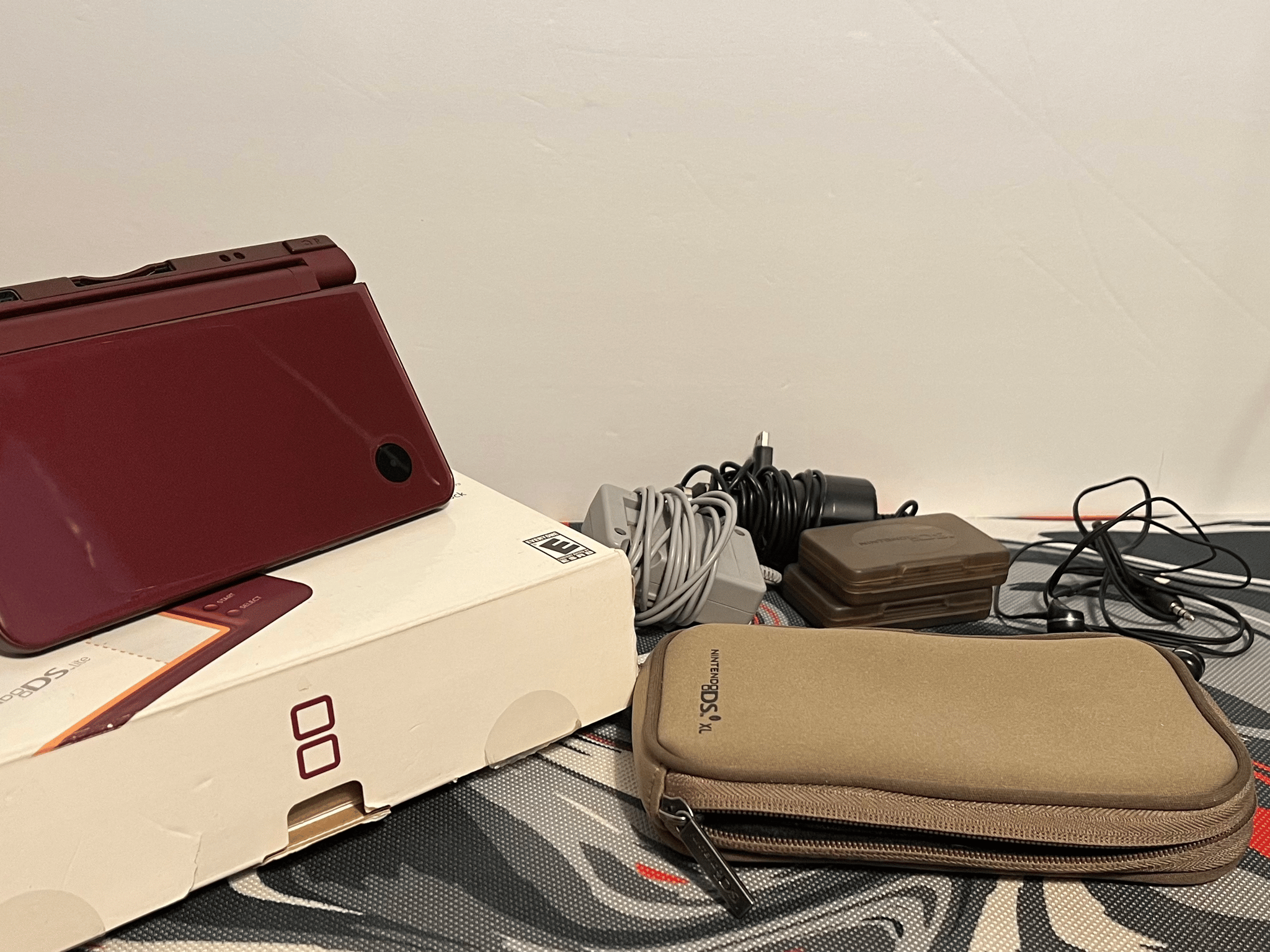 Nintendo DSi XL Burgundy  *BUNDLE*