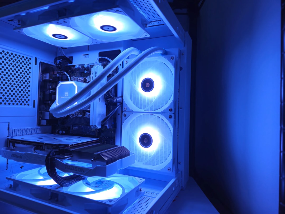 Arctic Rig Ryzen 5 / 16GB / 1TB SSD / RX 6600 | Jawa