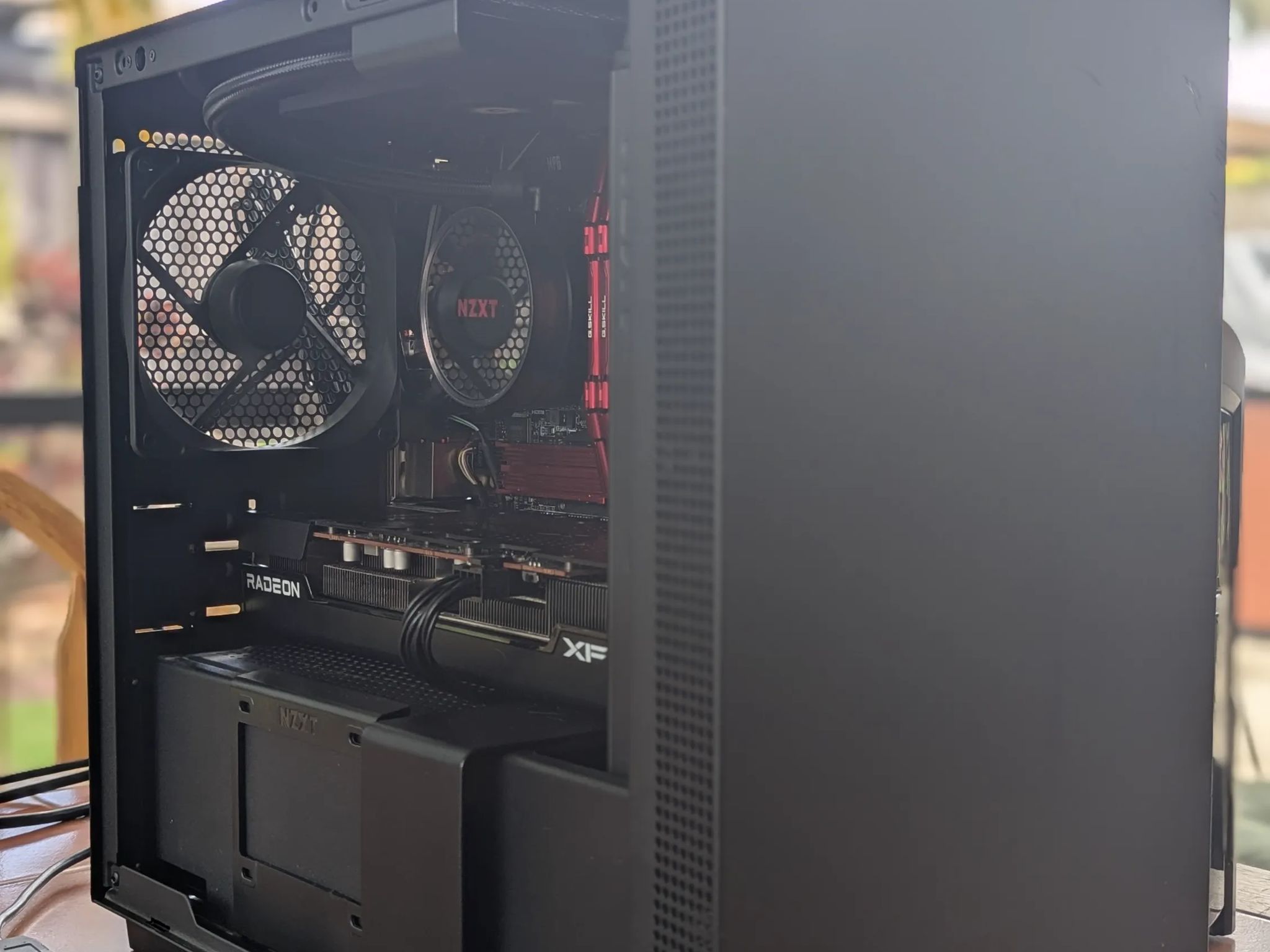 Obsidian Flame - ITX Build i7 9700k, RX 6600 XT, 16GB RAM, 512GB NVMe SSD, 1TB HDD, AIO