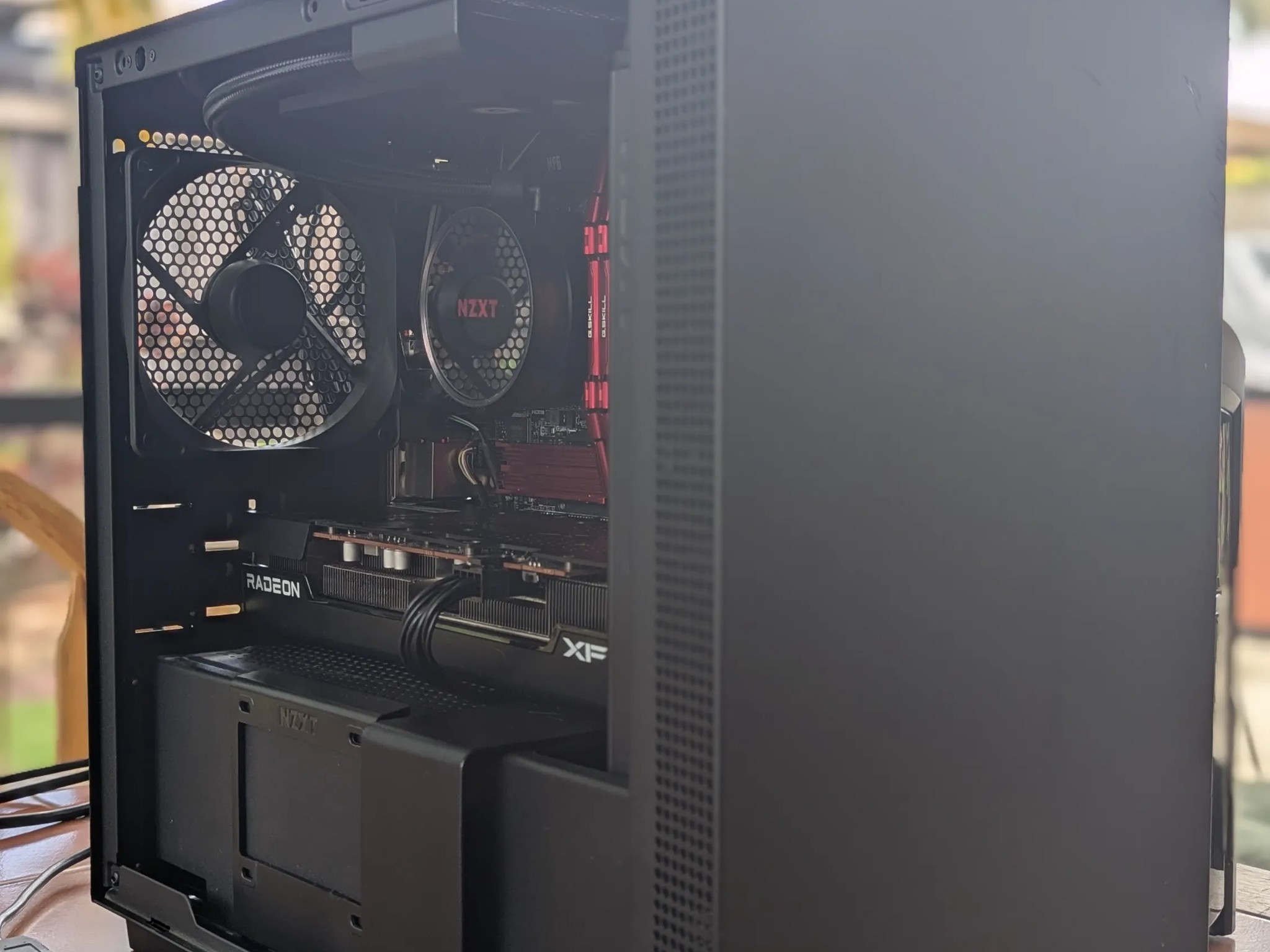 Obsidian Flame - ITX Build i7 9700k, RX 6600 XT, 16GB RAM, 512GB NVMe SSD, 1TB HDD, AIO