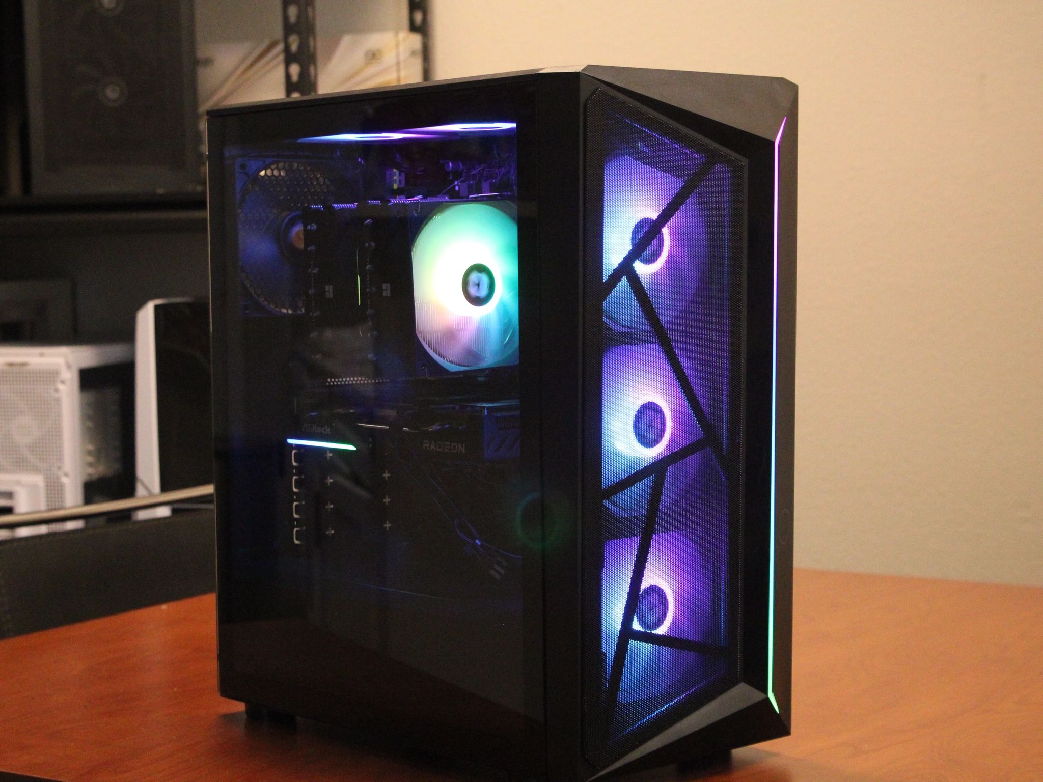 9060 XT OC 16GB / R5 7600X / 16GB DDR5 6000 CL34 / 1TB NVME SSD / RGB / Win11 PRO