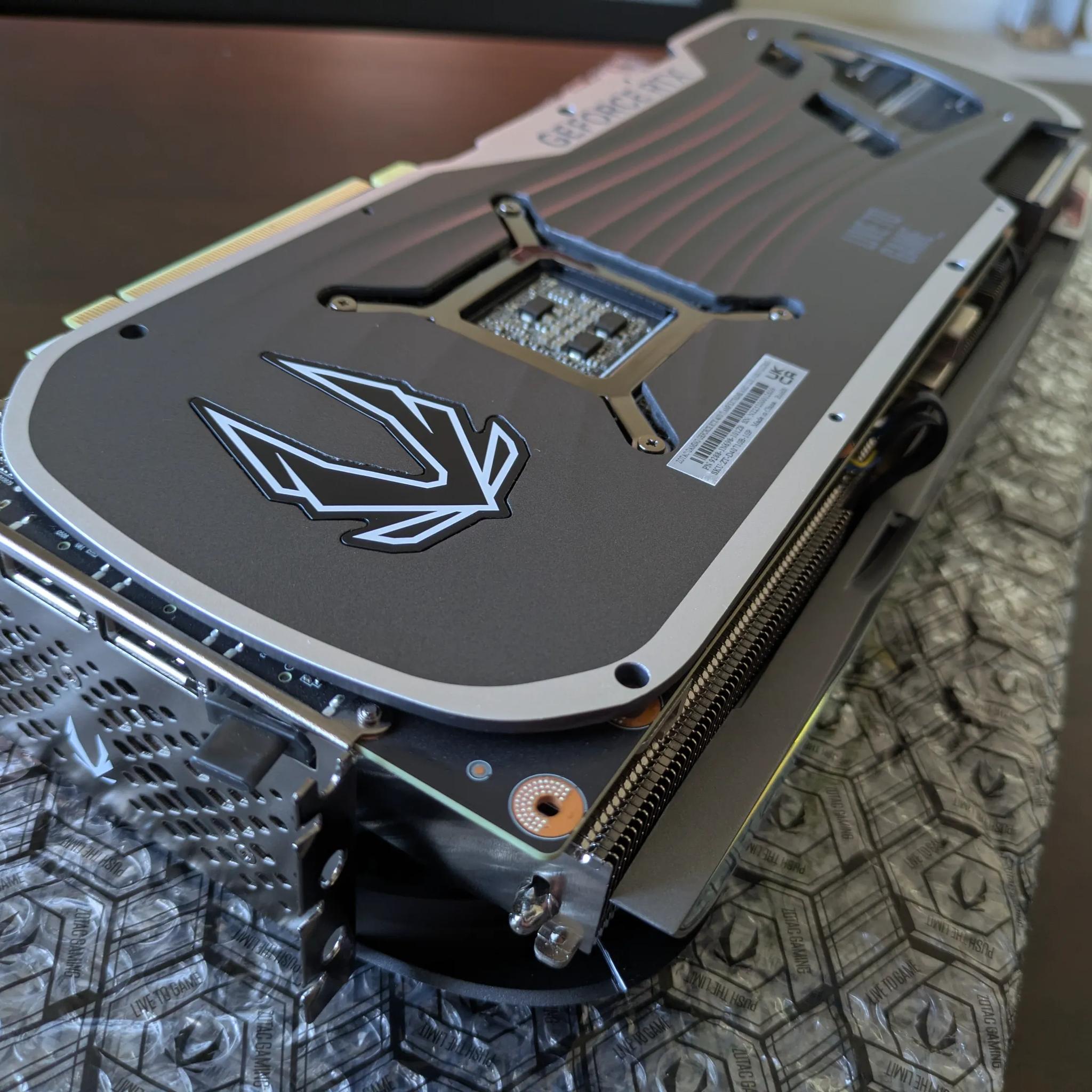 ZOTAC GeForce RTX 4070 Ti AMP Extreme AIRO - ZOTAC's flagship Cooler. Factory OC. DLSS 3 & 4