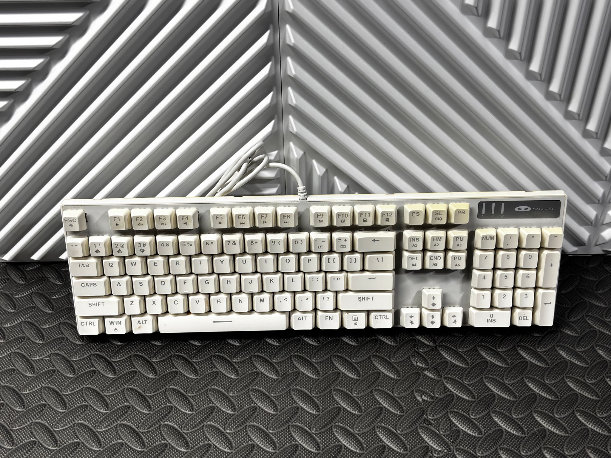 MageGee MK-Storm White Gaming Keyboard | Full Size USB | Tested Working