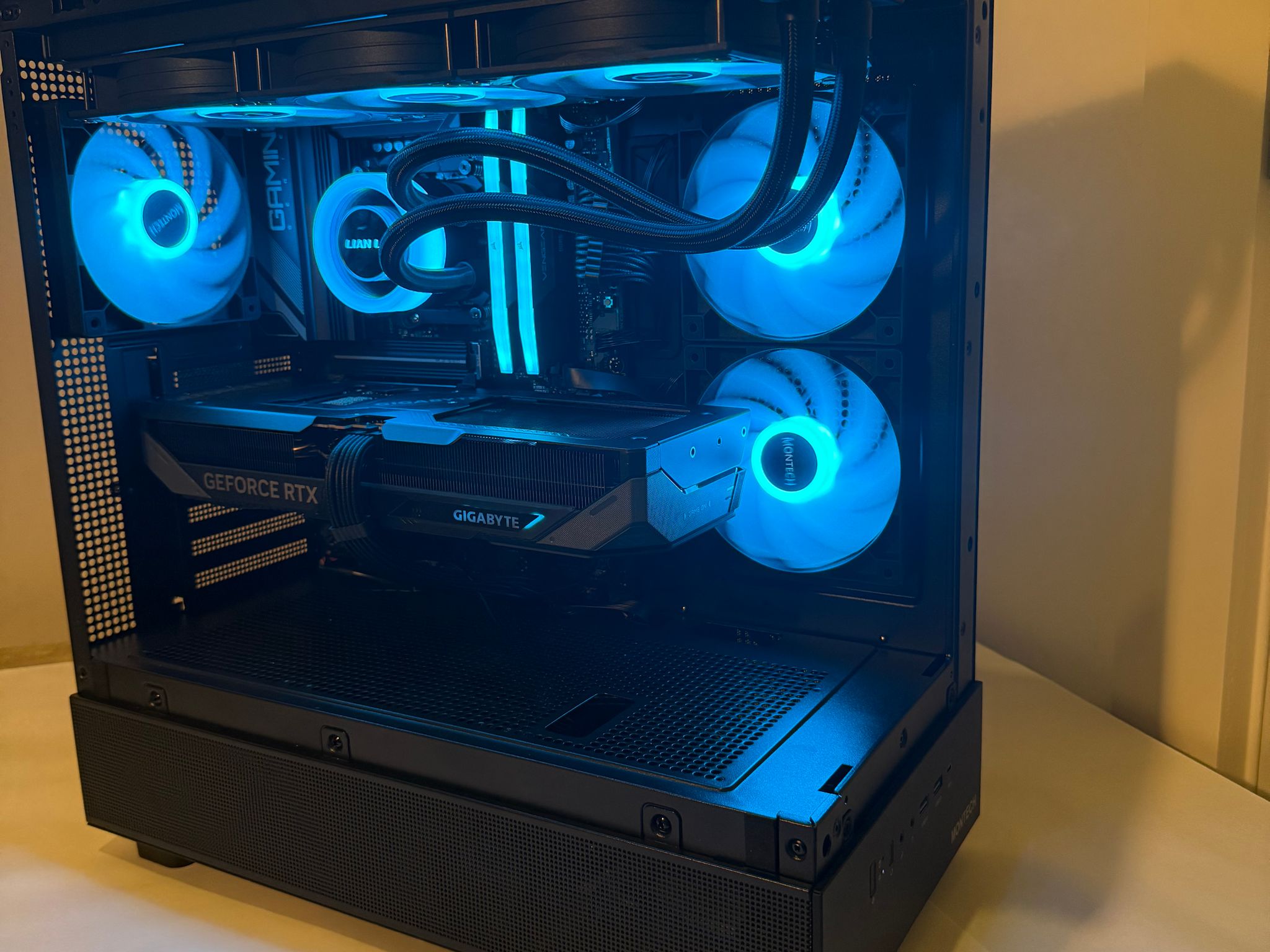 BLUE ICE: RTX 5070|Ryzen 7 9700x|32 GIGS of DDR5 RAM|360mm AIO|WIFI Ready|Windows 11 pro ACTIVATED|