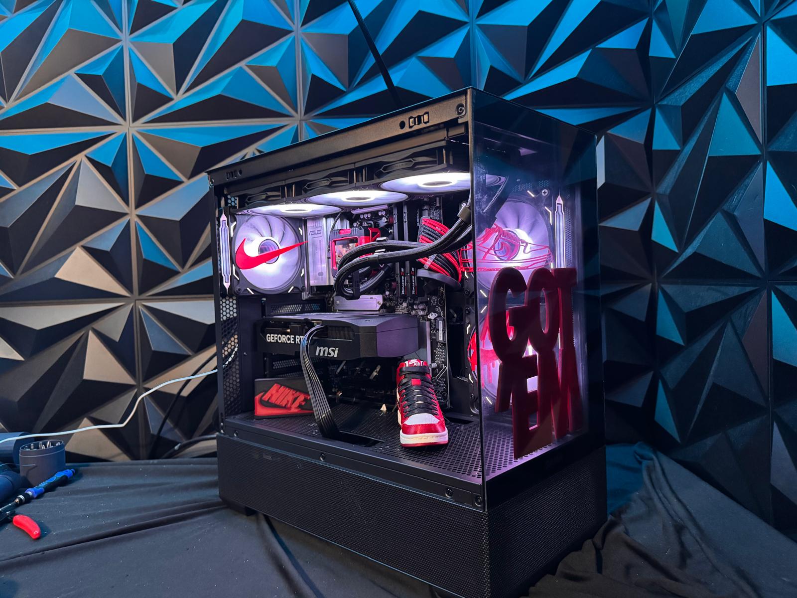 👟The Sneaker Head 👟| Ryzen 7700X | RTX 5070| 64 GB DDR5| 2 TB NVMe SSD| 850W PSU