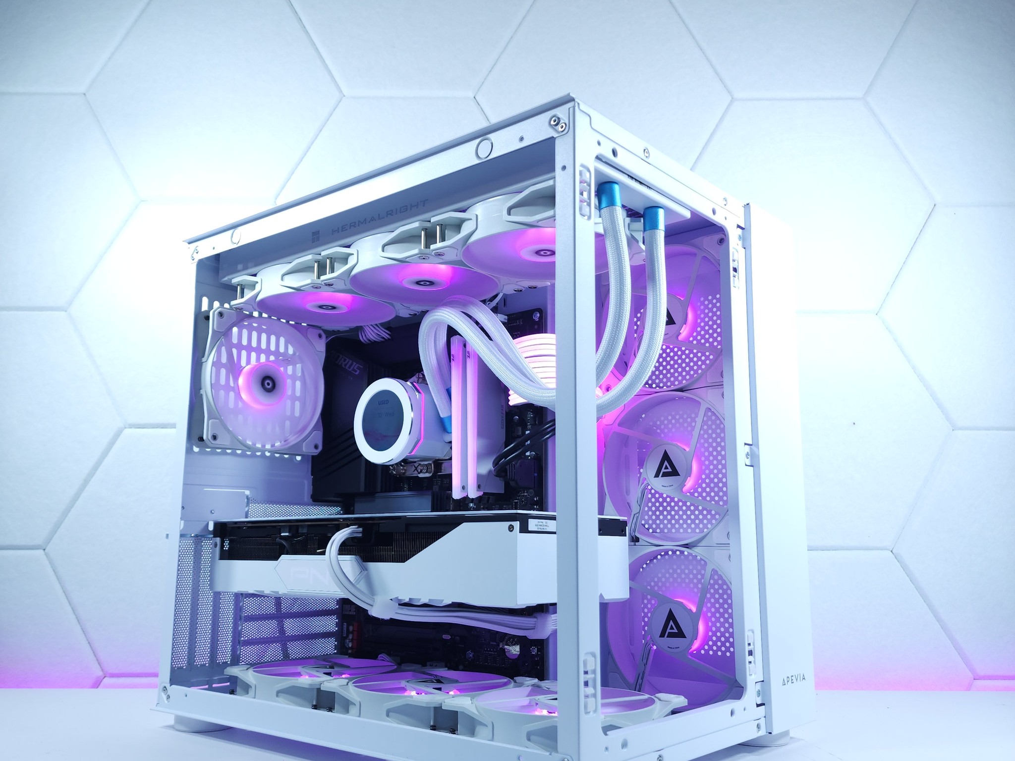 💜🤍RTX 4090 | i9 13900K | 32GB 6000MHz | 6TB NVMe + SSD*