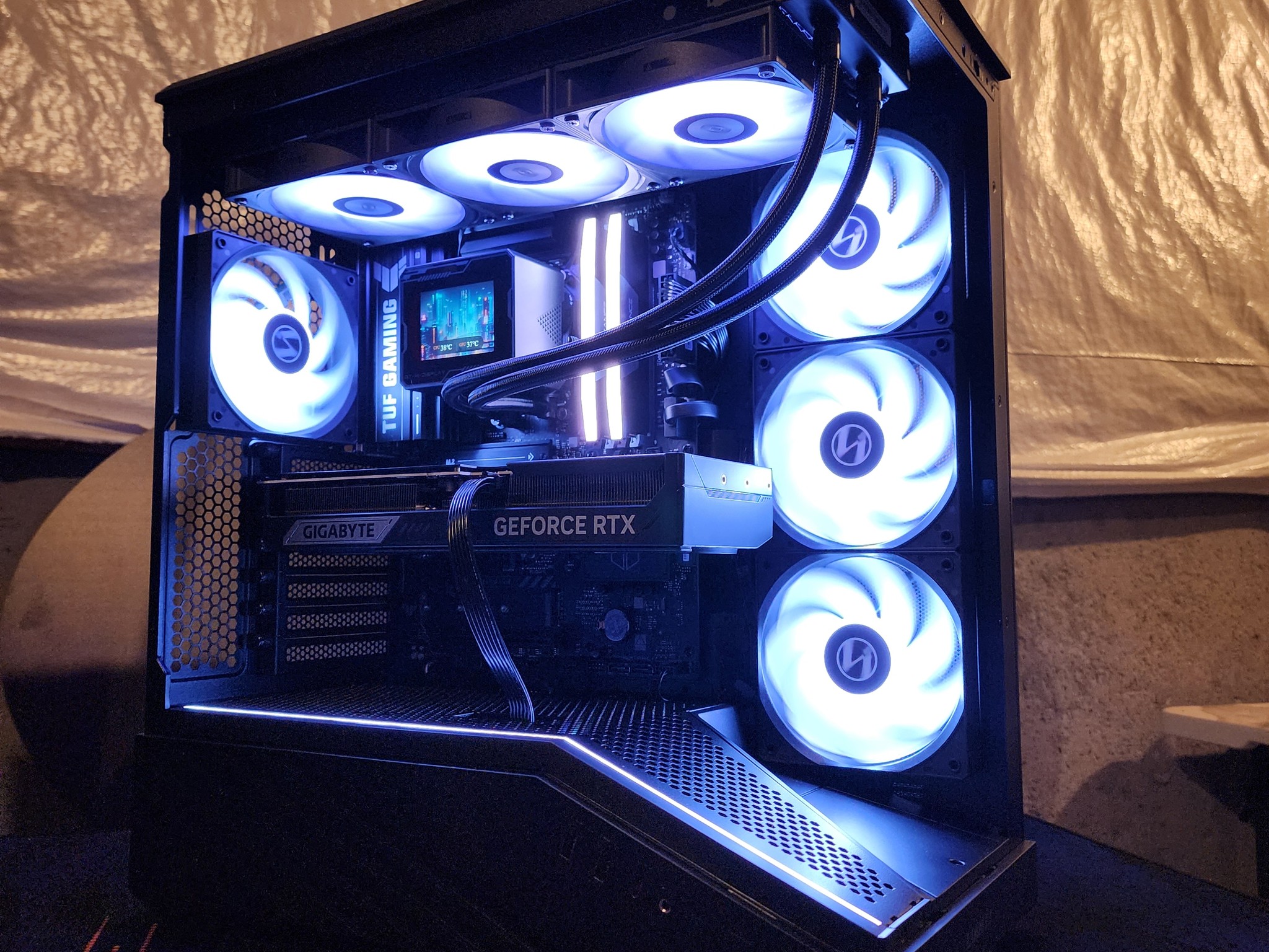 RTX 5080 / Ryzen 9 9900X3D / 32GB DDR5 RAM / 2TB NVMe