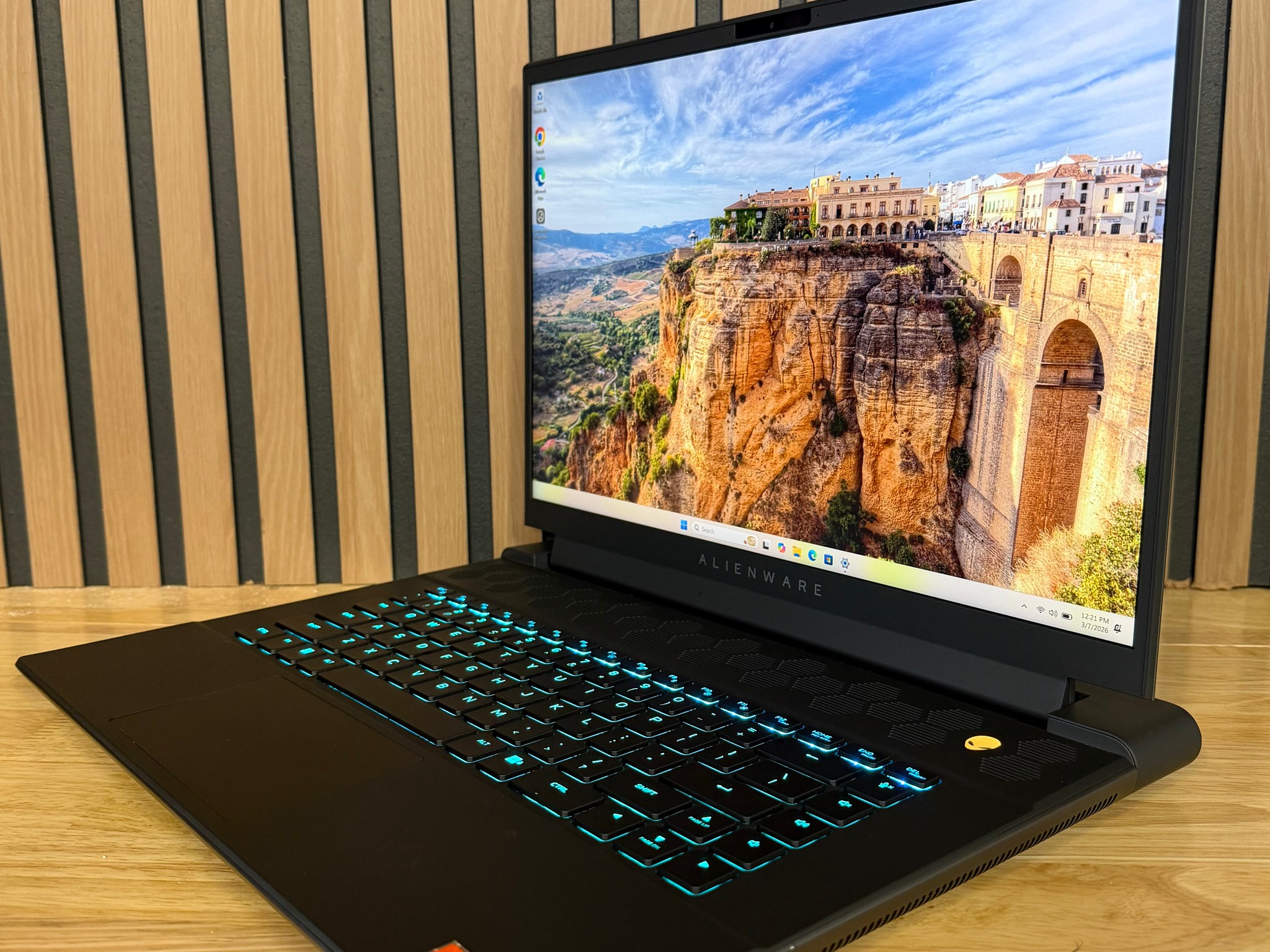 Alienware m16 R1 Gaming Laptop RTX 4070 Ryzen 9 7845HX 32GB RAM 1TB NVMe
