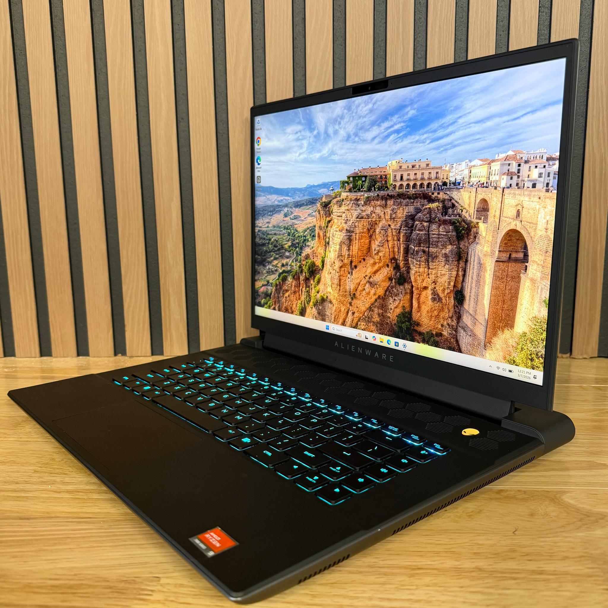 Alienware m16 R1 Gaming Laptop RTX 4070 Ryzen 9 7845HX 32GB RAM 1TB NVMe