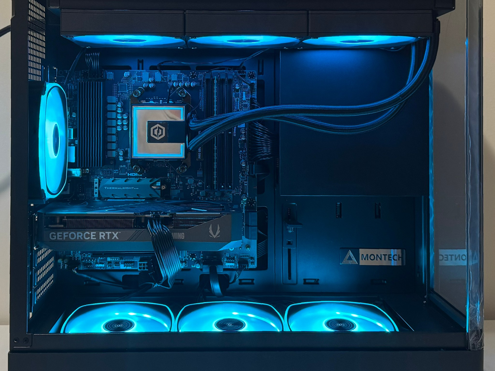 AMD X3D Ryzen 7 7700X3D 32GB DDR5 RAM GeForce RTX 5060 Ti 1TB Gen5 NVMe SSD 850W Gold Gaming PC