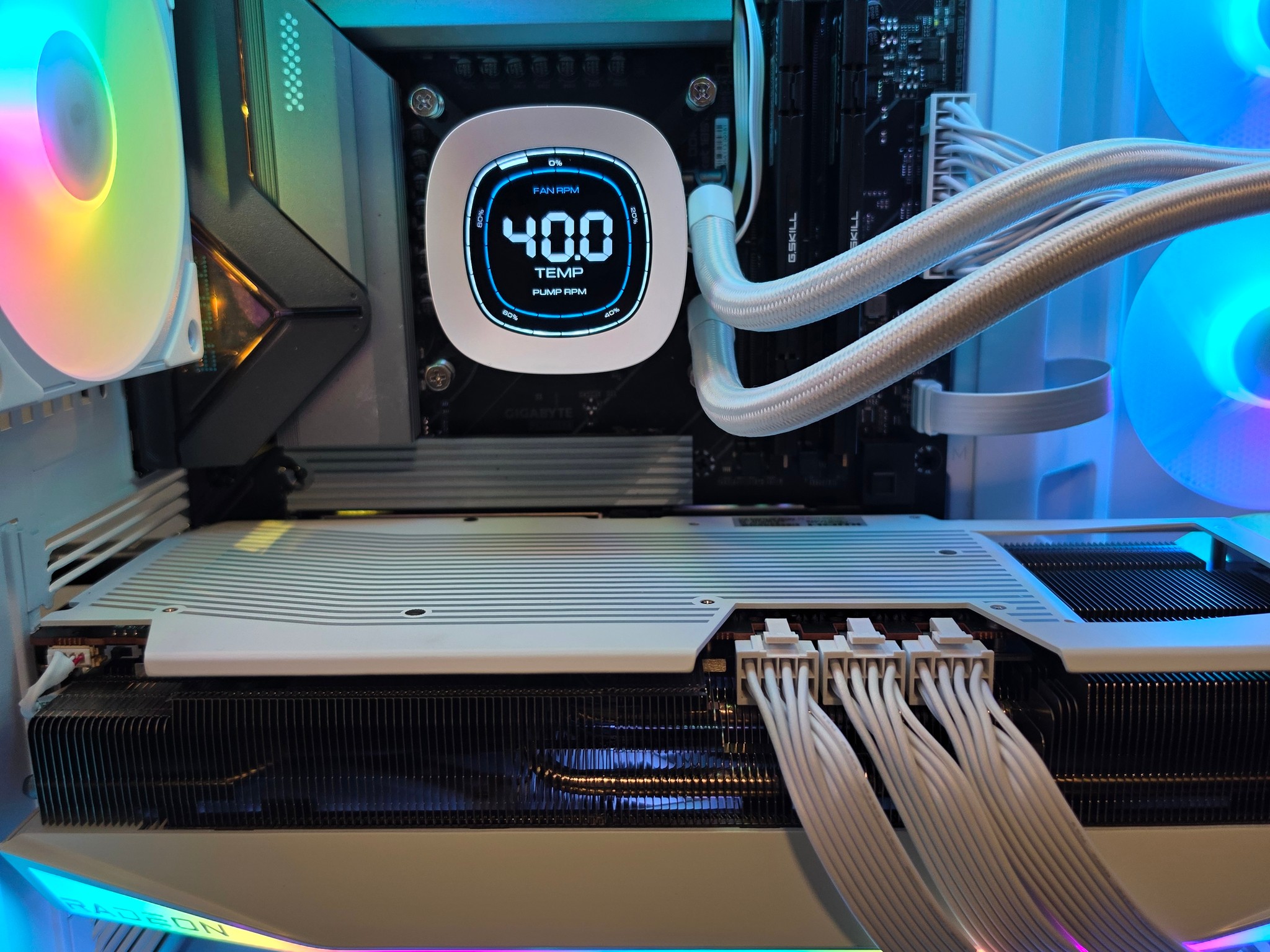 RX 9070 XT-Intel Core Ultra 7 270k Plus-32 GB DDR5 6000-1 TB NVME Premium Gaming PC