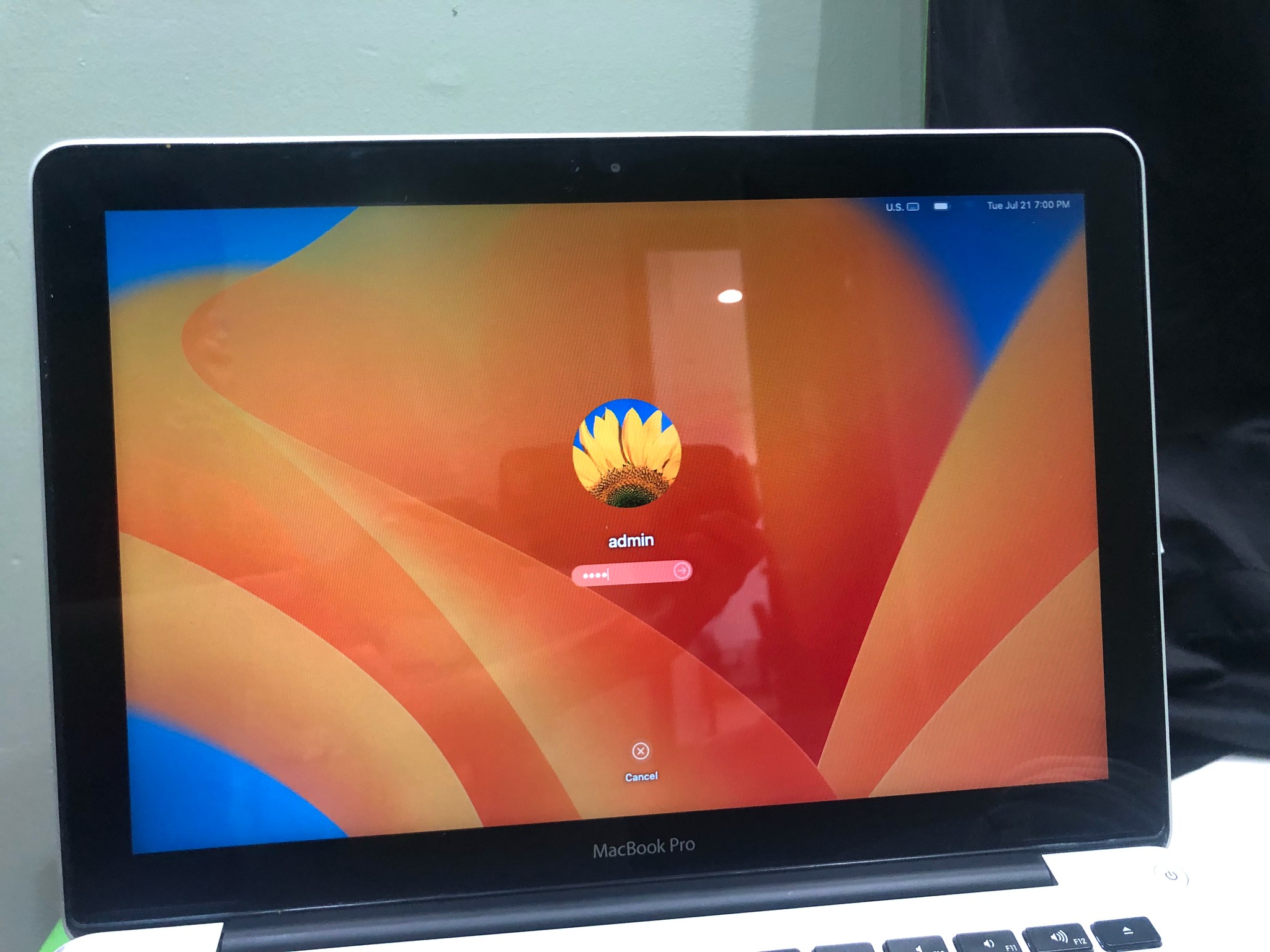 Apple MacBook Pro 13" 2012 | Intel i5 2.5GHz | 6GB RAM | 128GB SSD | Ventura (OCLP) + Charger