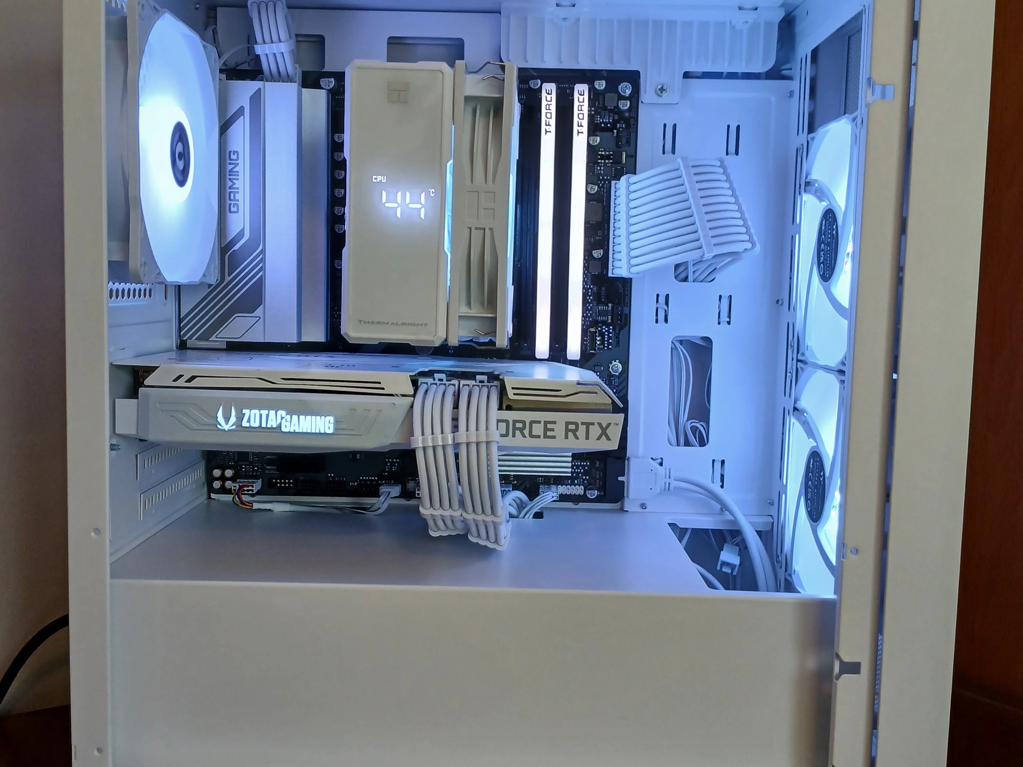 All-White AM5 | RTX 3060 Ti | Ryzen 5 8400F | 16GB RAM