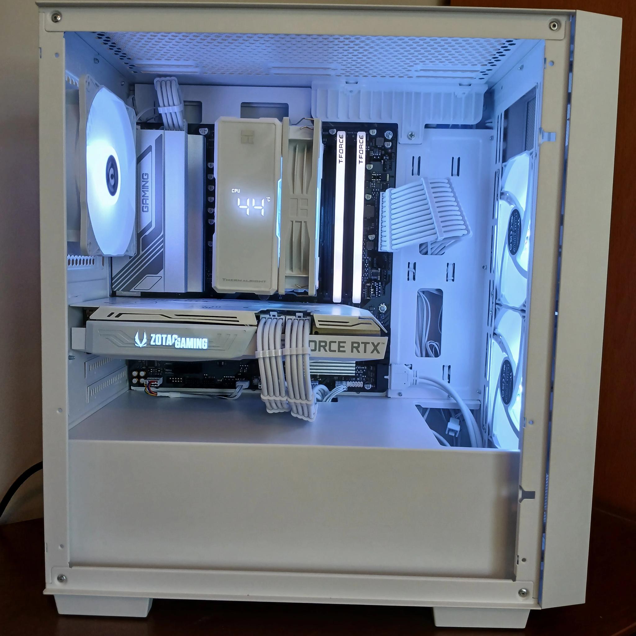 All-White AM5 | RTX 3060 Ti | Ryzen 5 8400F | 16GB RAM