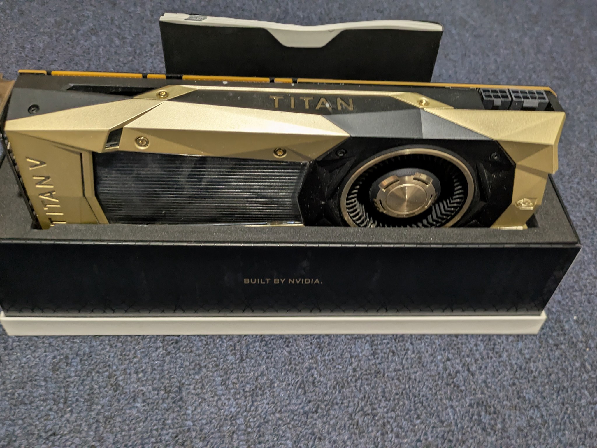 NVIDIA Titan V + Water Cooling Backplate