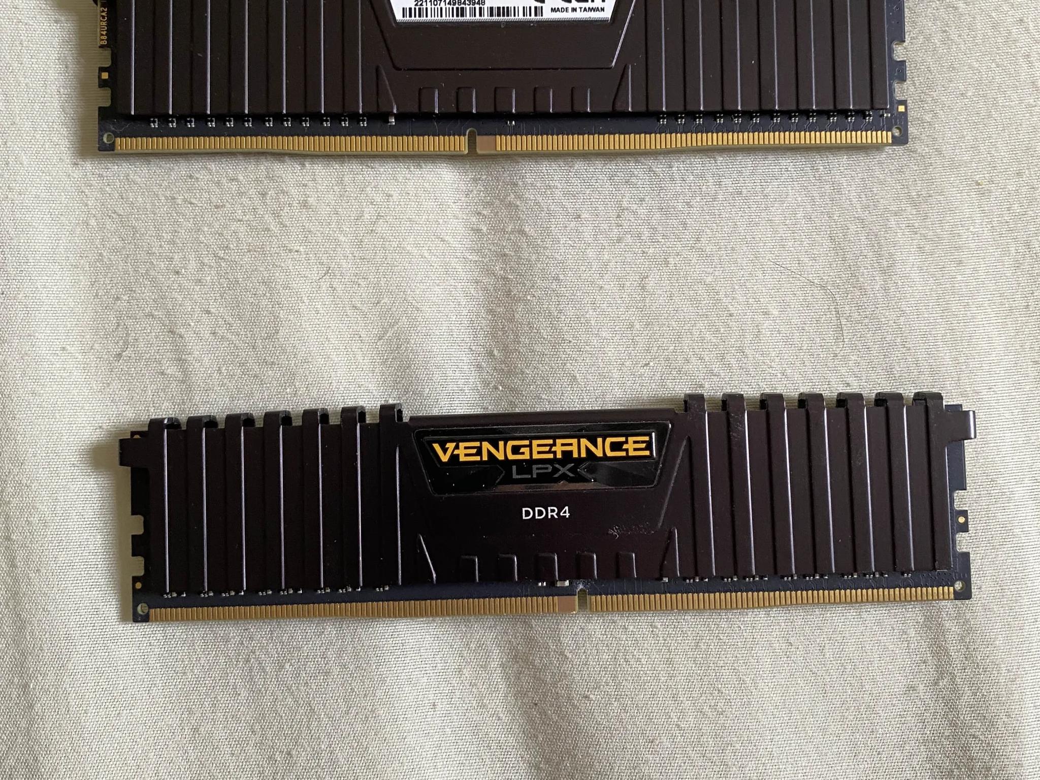 CORSAIR VENGEANCE® LPX 16GB (2 x 8GB) DDR4 DRAM 3000MHz C15 Memory Kit - Black