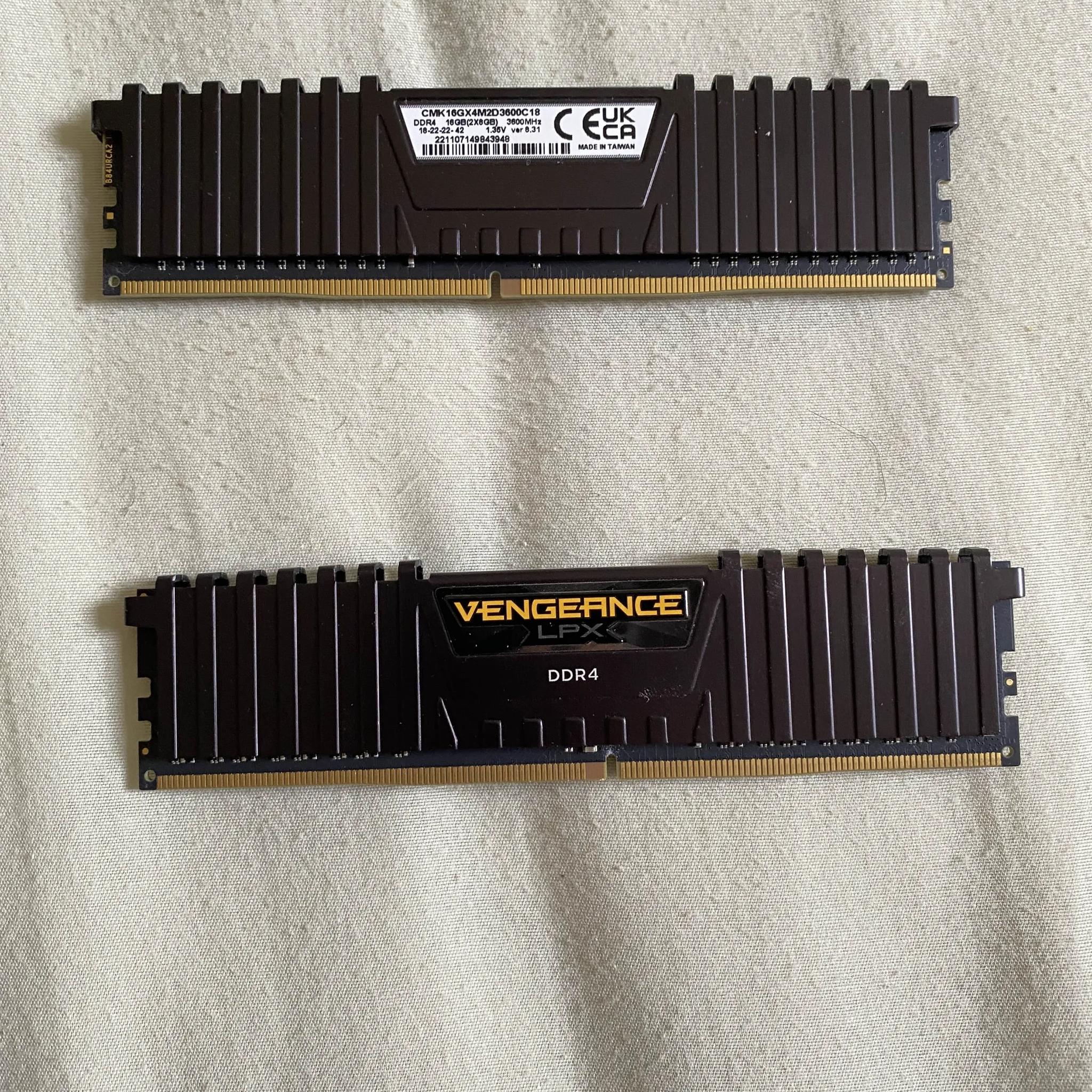 CORSAIR VENGEANCE® LPX 16GB (2 x 8GB) DDR4 DRAM 3000MHz C15 Memory Kit - Black