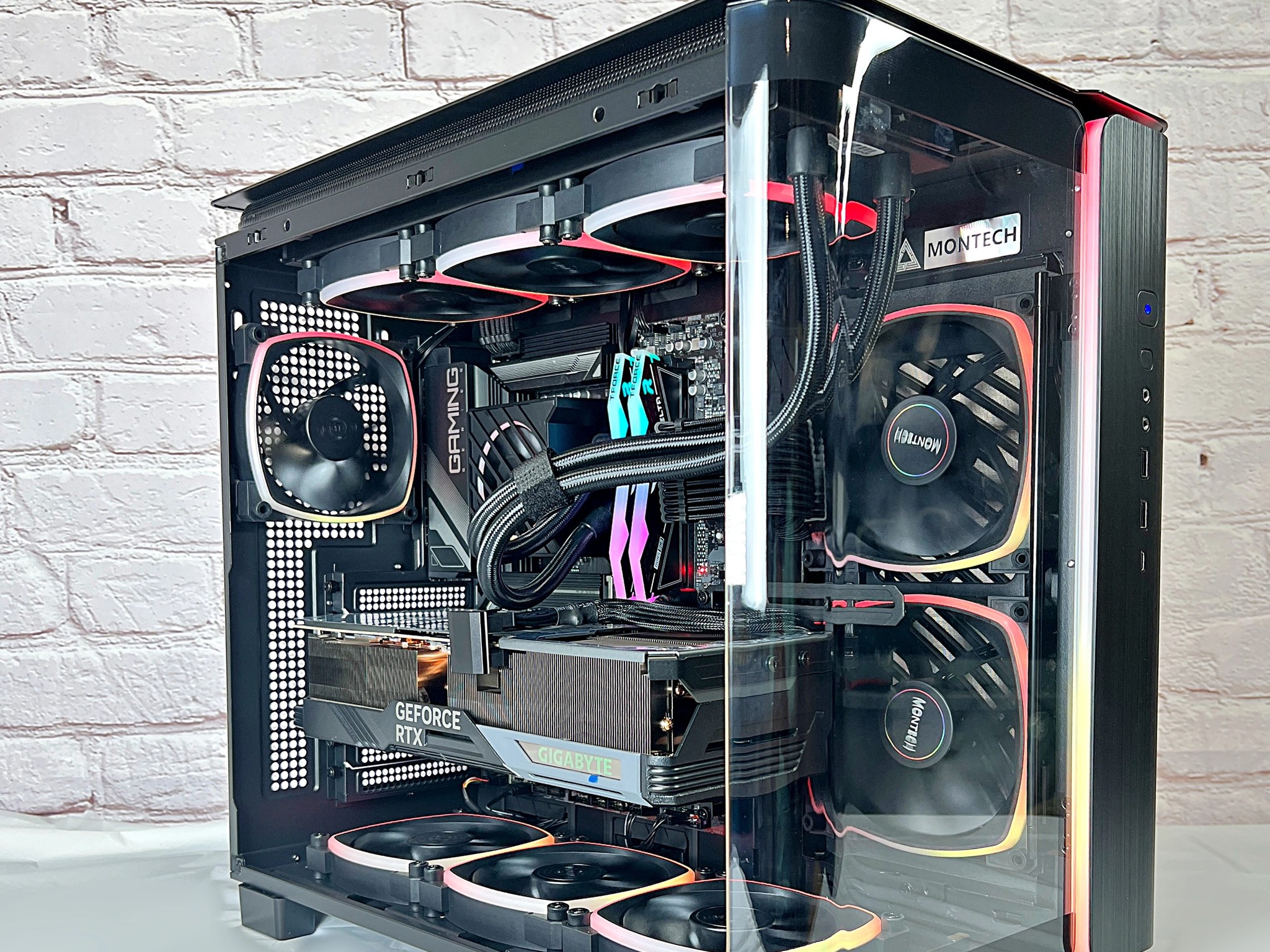 Pro Gamer - Ryzen 7 7800X3D RTX 4090 Gaming OC 32GB DDR5 2TB M.2 Gaming PC
