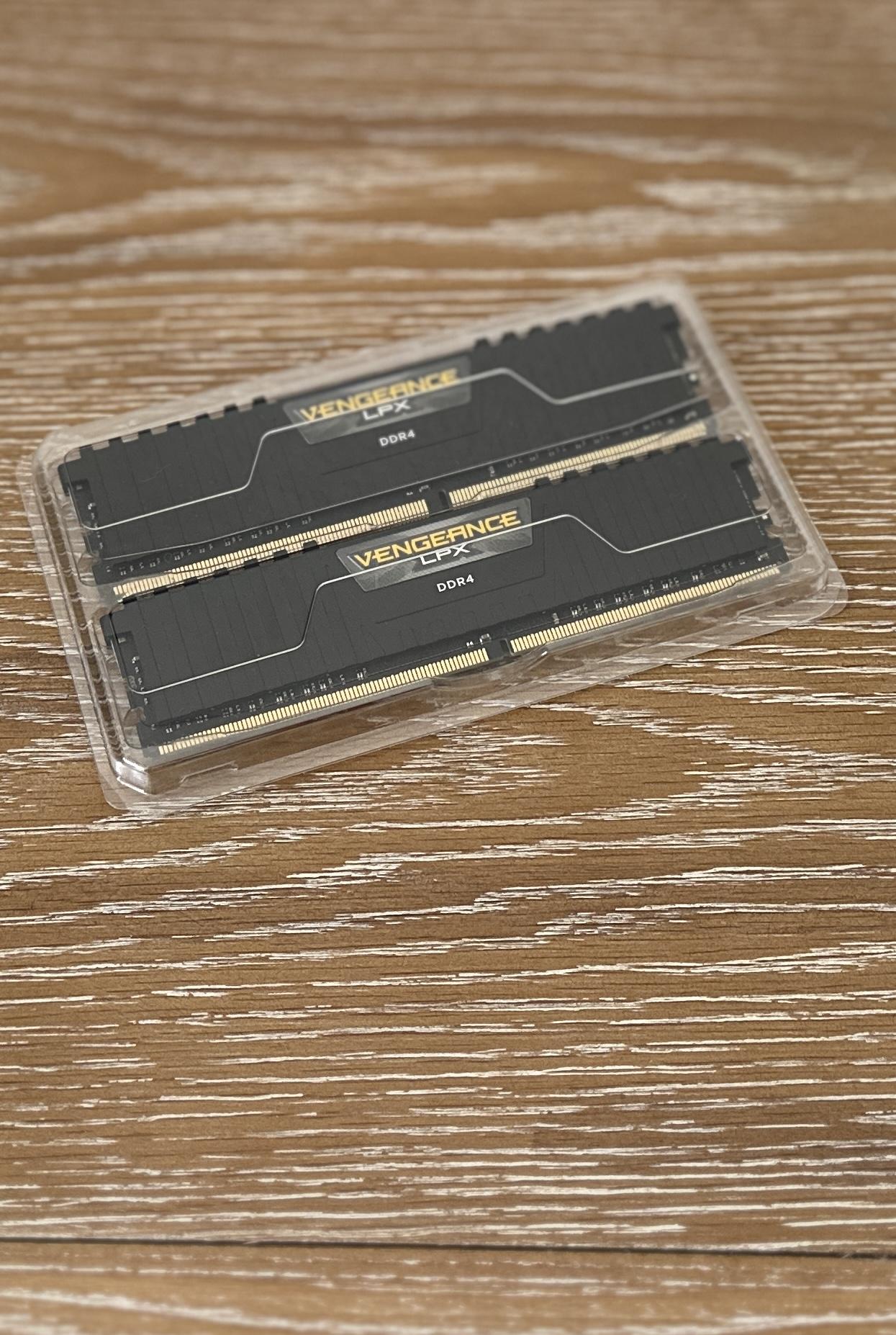 MASSIVE SALE! 32 GB DDR4 Corsair Vengeance LPX 3600MT/s
