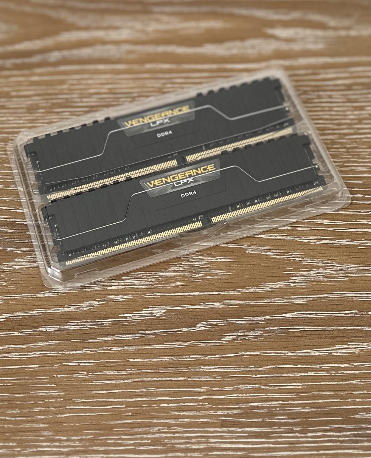 MASSIVE SALE! 32 GB DDR4 Corsair Vengeance LPX 3600MT/s