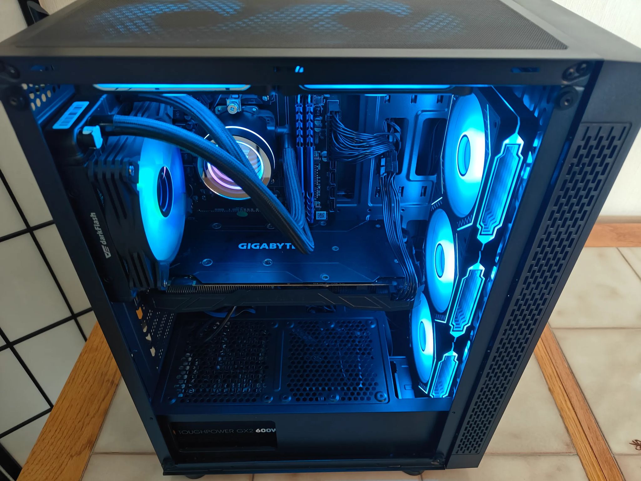Bismuth Star | GTX 1080 | R5 3600X | 1.25TB NVMe/SSD | 16GB DDR4 RAM | RC-RGB | WiFi | Windows 10