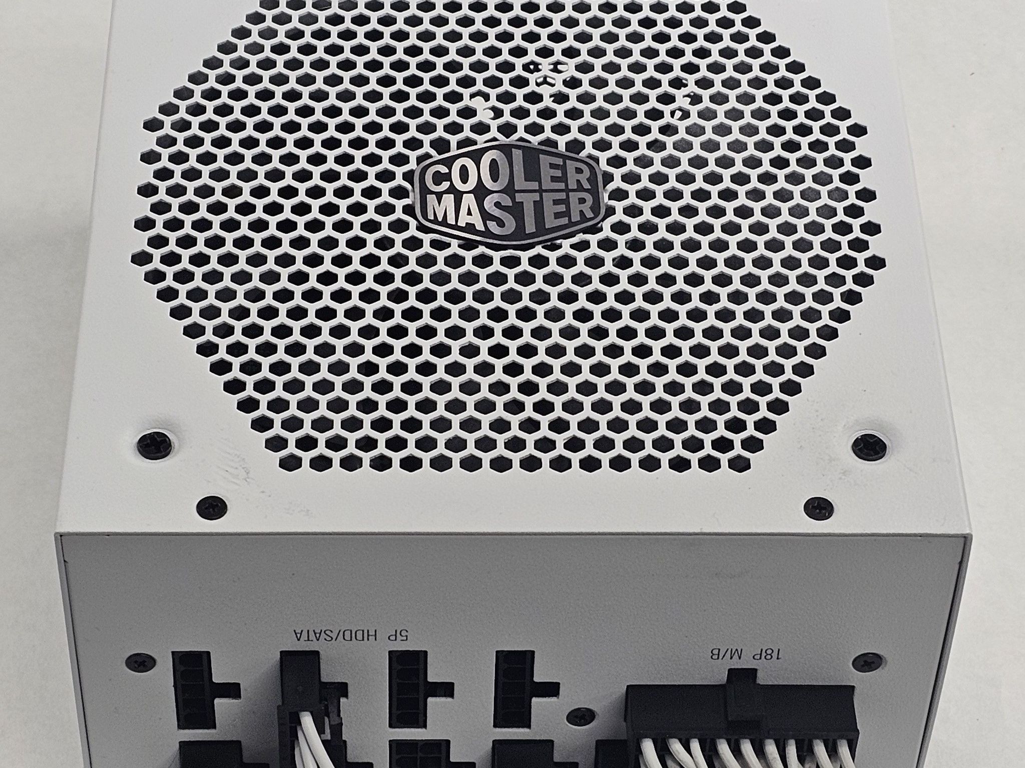 White 850 Watt PSU Cooler Master V850 Power Supply