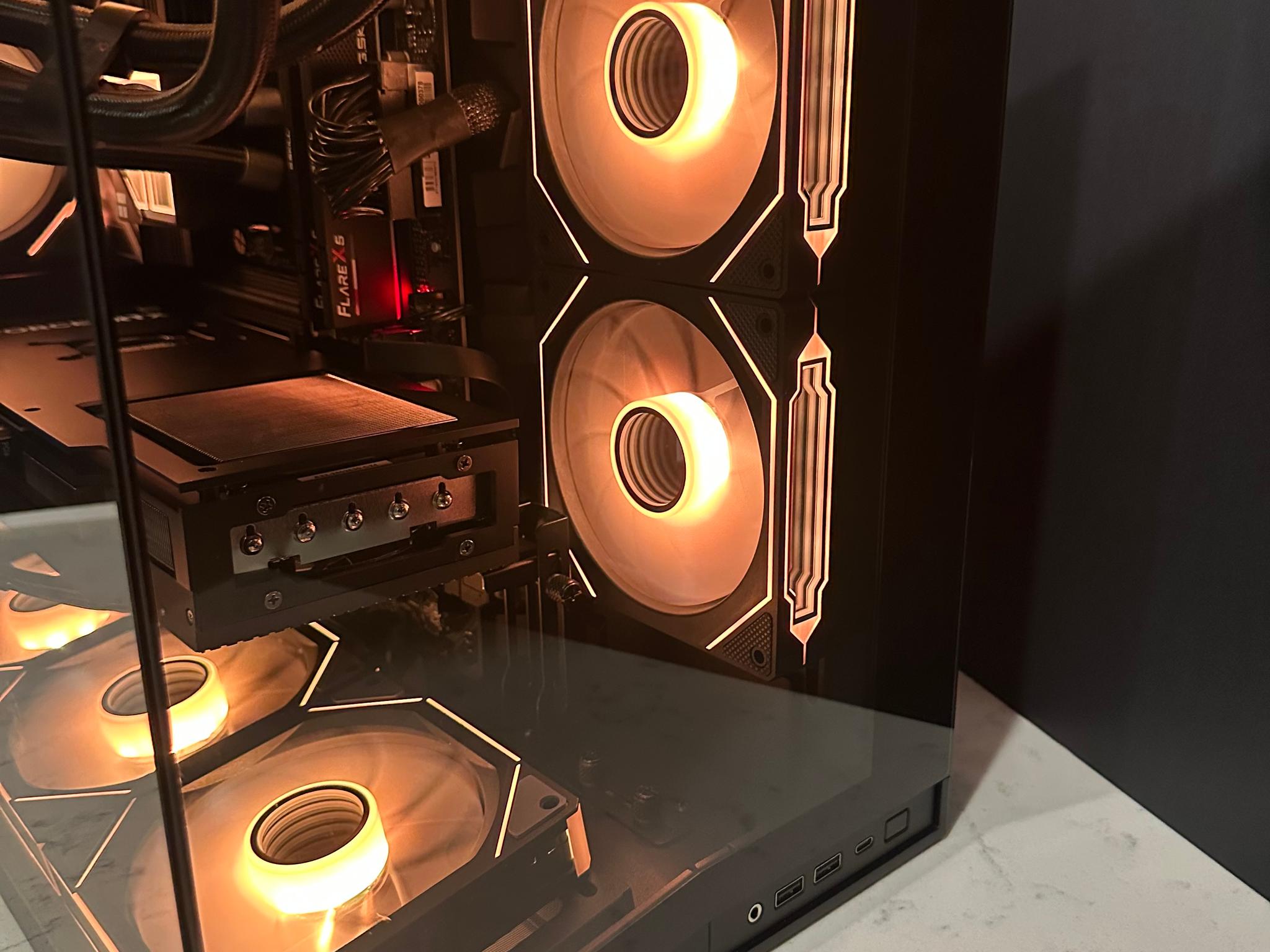 Ryzen 7 9700X / RTX 5070 Ti 16GB - O11 Dynamic Mini V2 Mid-Tower Black, 1TB M.2, 512GB M.2, 4TB SATA