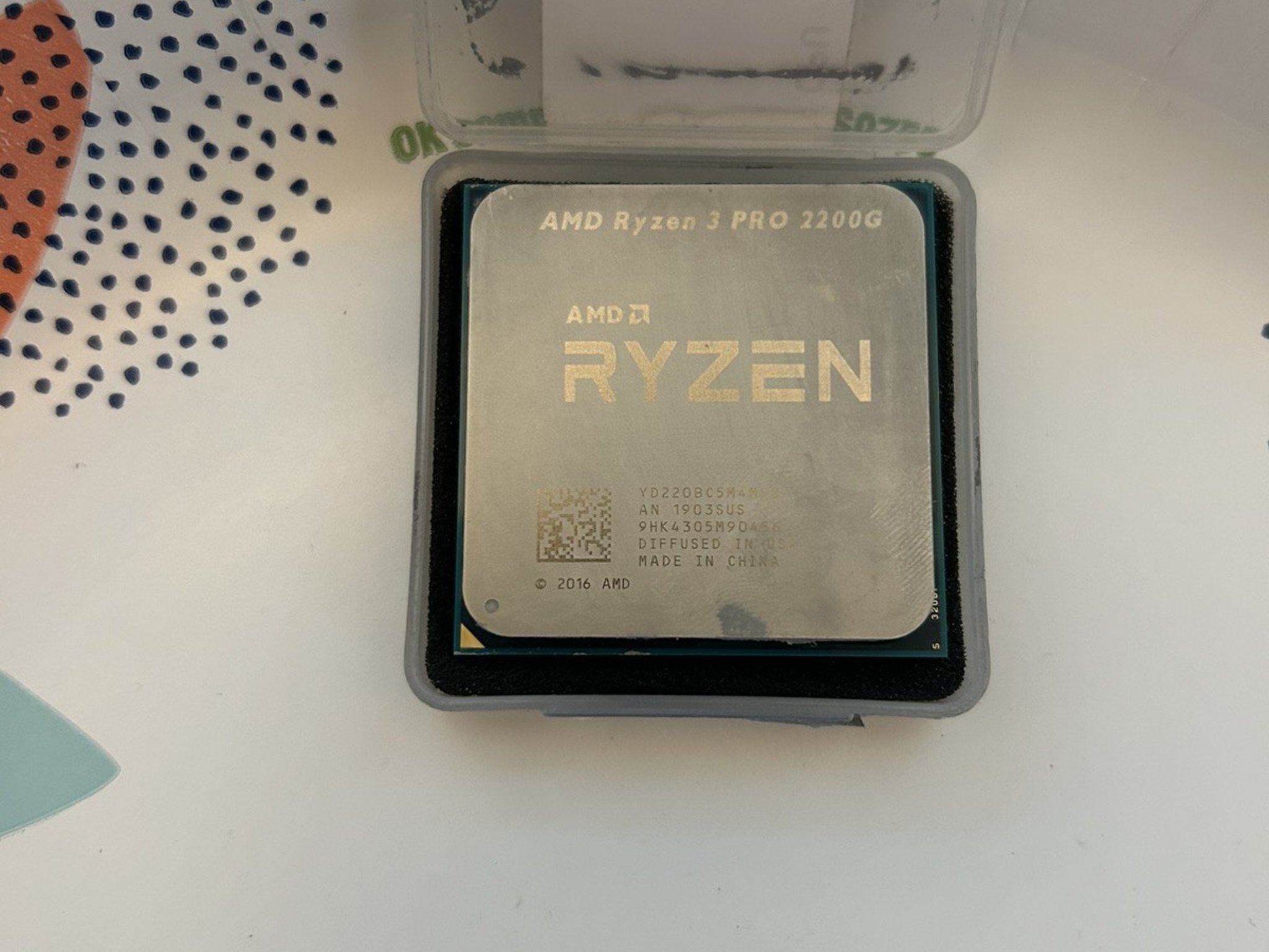 AMD Ryzen 3 2200g PRO 3.5 GHz Quad-Core (YD2200C5FBBOX) Processor