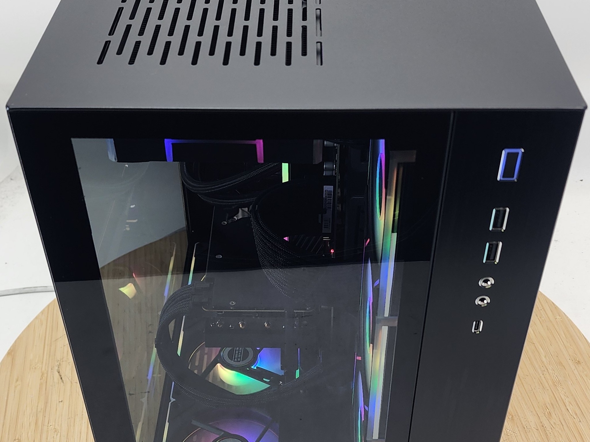 Gaming PC Ryzen 7 9700X 32GB RAM 1TB SSD RX 7800 XT 16GB Windows 11 Computer
