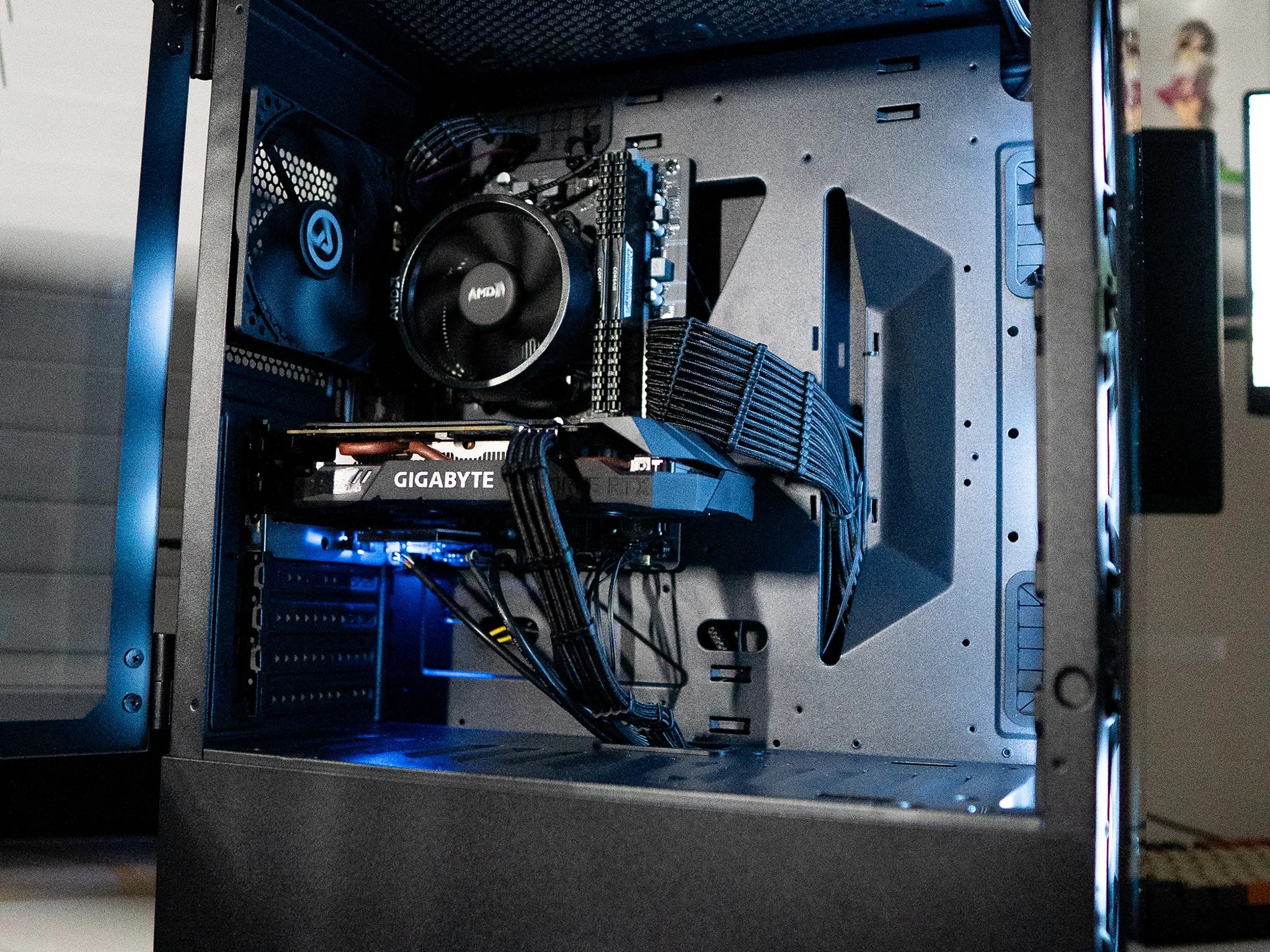 ⚫⚪ | RTX 2060 OC | RYZEN 5 3500X | 16GB DDR4 RAM | 256GB NVME SSD + 500GB HDD | Stealth Achiever
