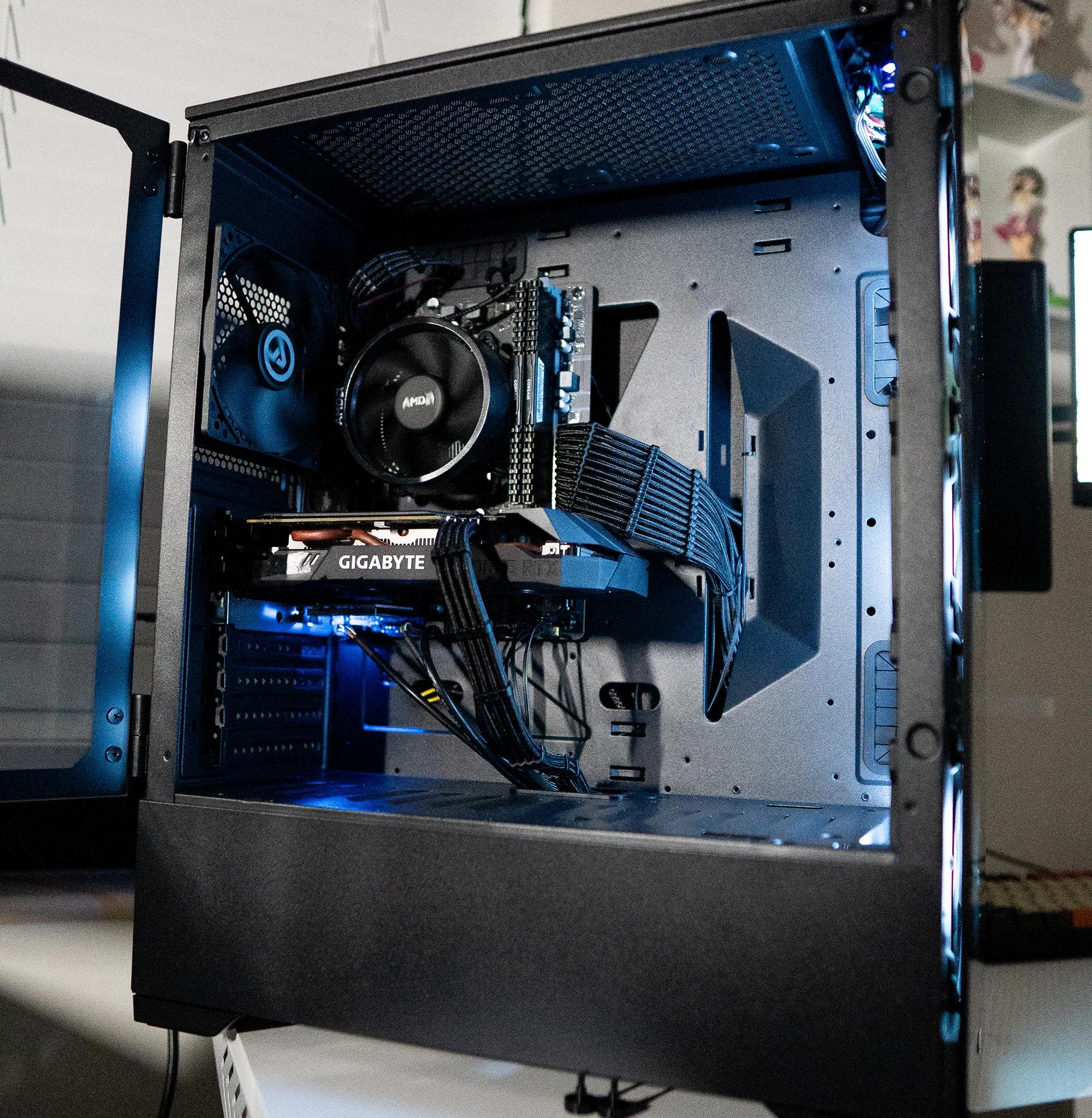 ⚫⚪ | RTX 2060 OC | RYZEN 5 3500X | 16GB DDR4 RAM | 256GB NVME SSD + 500GB HDD | Stealth Achiever