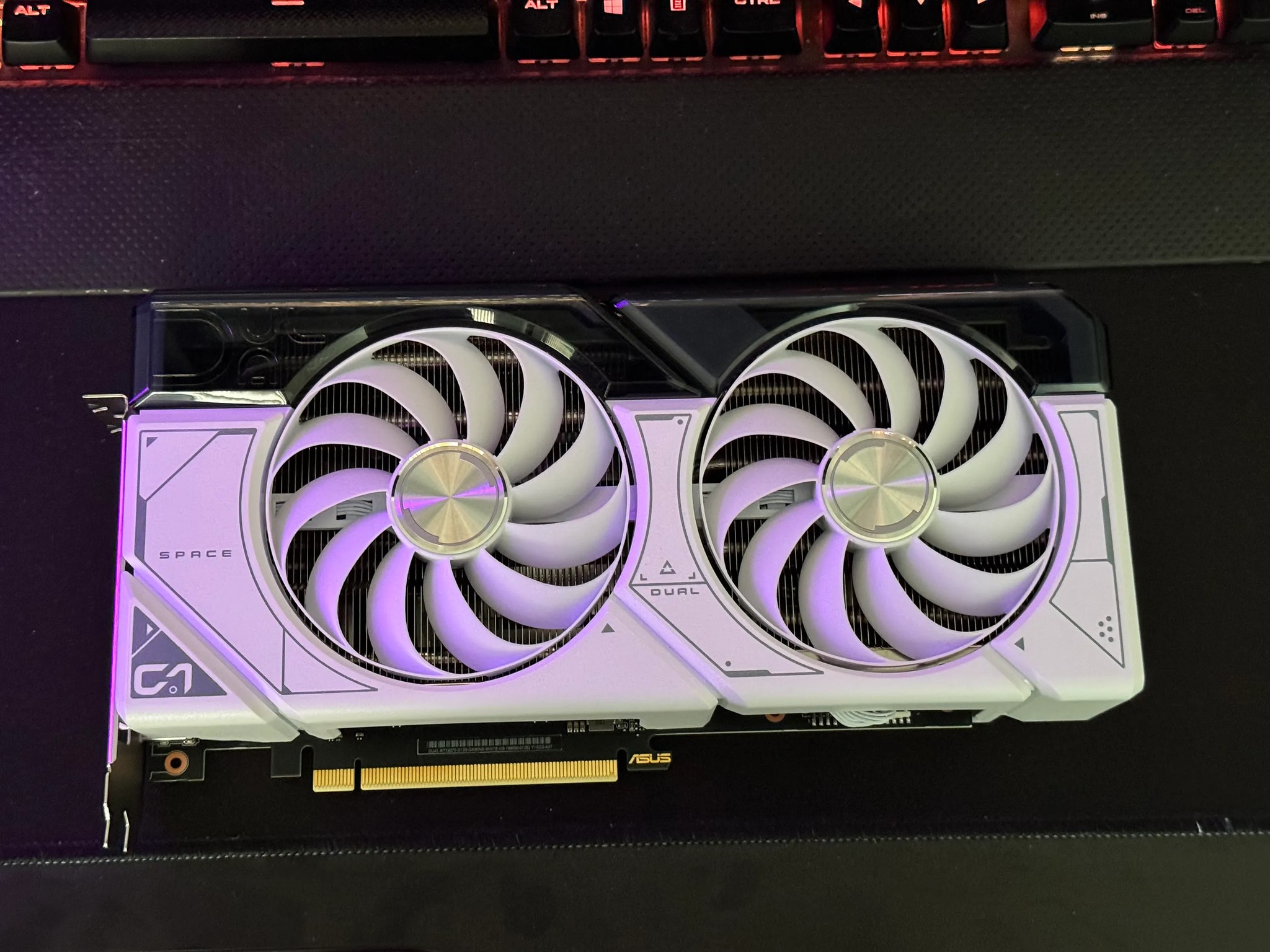 ASUS Dual GeForce RTX™ 4070 White OC Edition 12GB GDDR6X