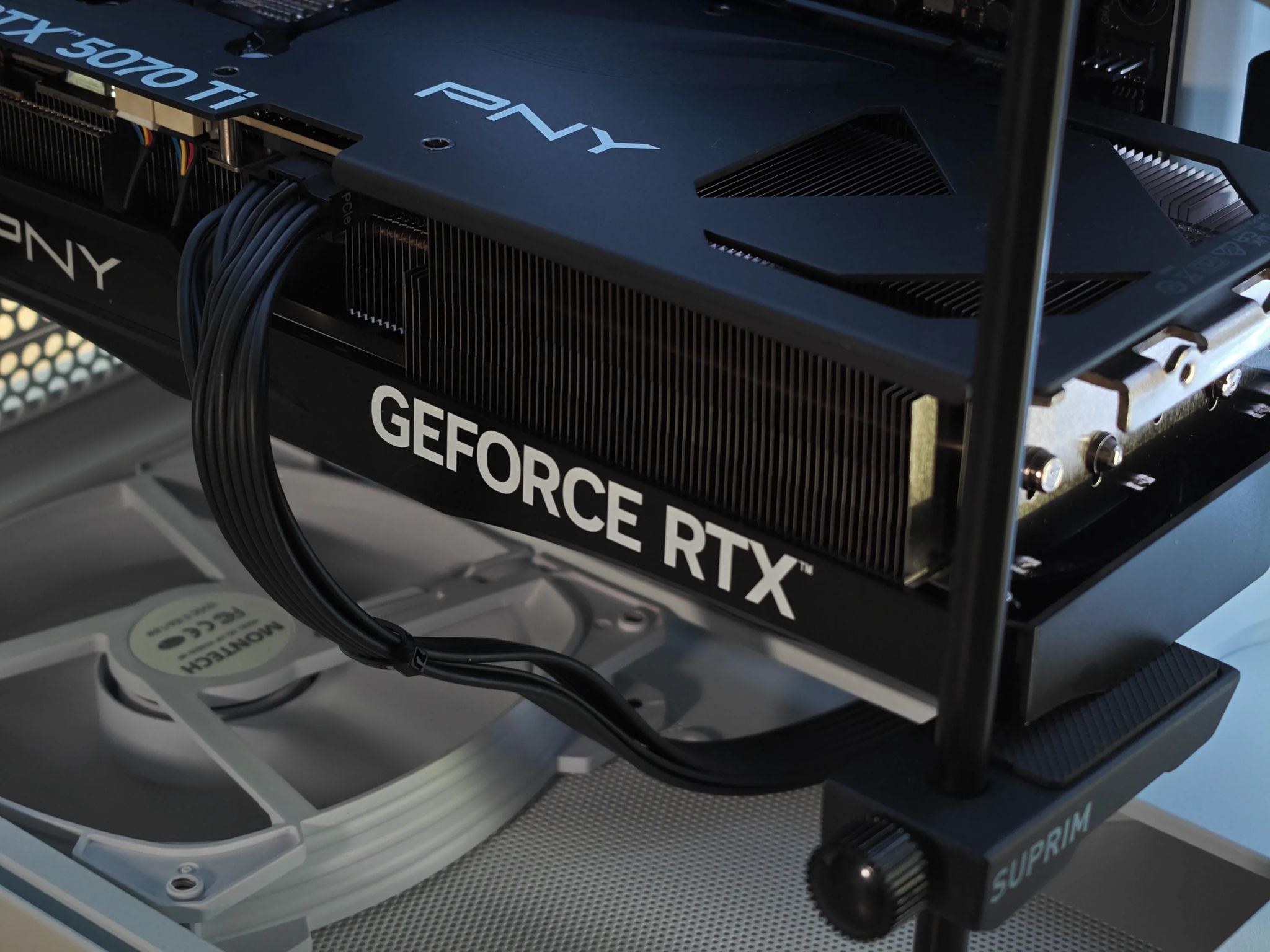 *SALE* RTX 5070 Ti 16GB, Ryzen 7 7800X3D, 1TB NVMe, 32GB DDR5, 2.1" LCD | 4K/1440P Custom Gaming PC