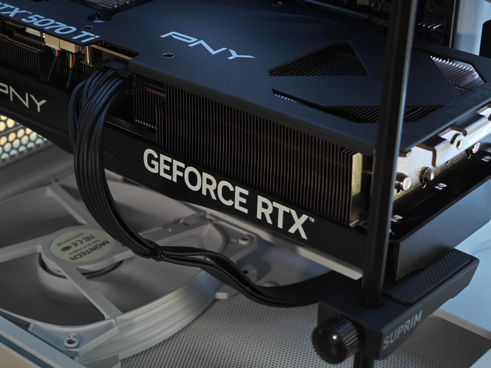 *SALE* RTX 5070 Ti 16GB, Ryzen 7 7800X3D, 1TB NVMe, 32GB DDR5, 2.1" LCD | 4K/1440P Custom Gaming PC