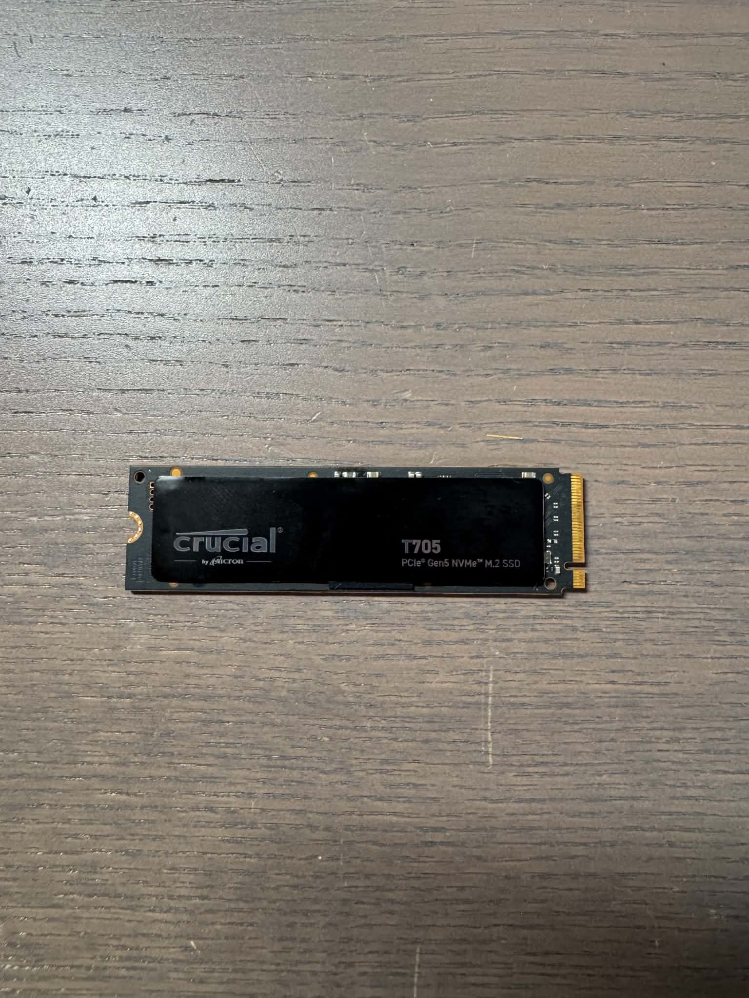 Crucial T705 1TB PCIe Gen5 NVMe M.2 SSD Up to 13,600 MB/s