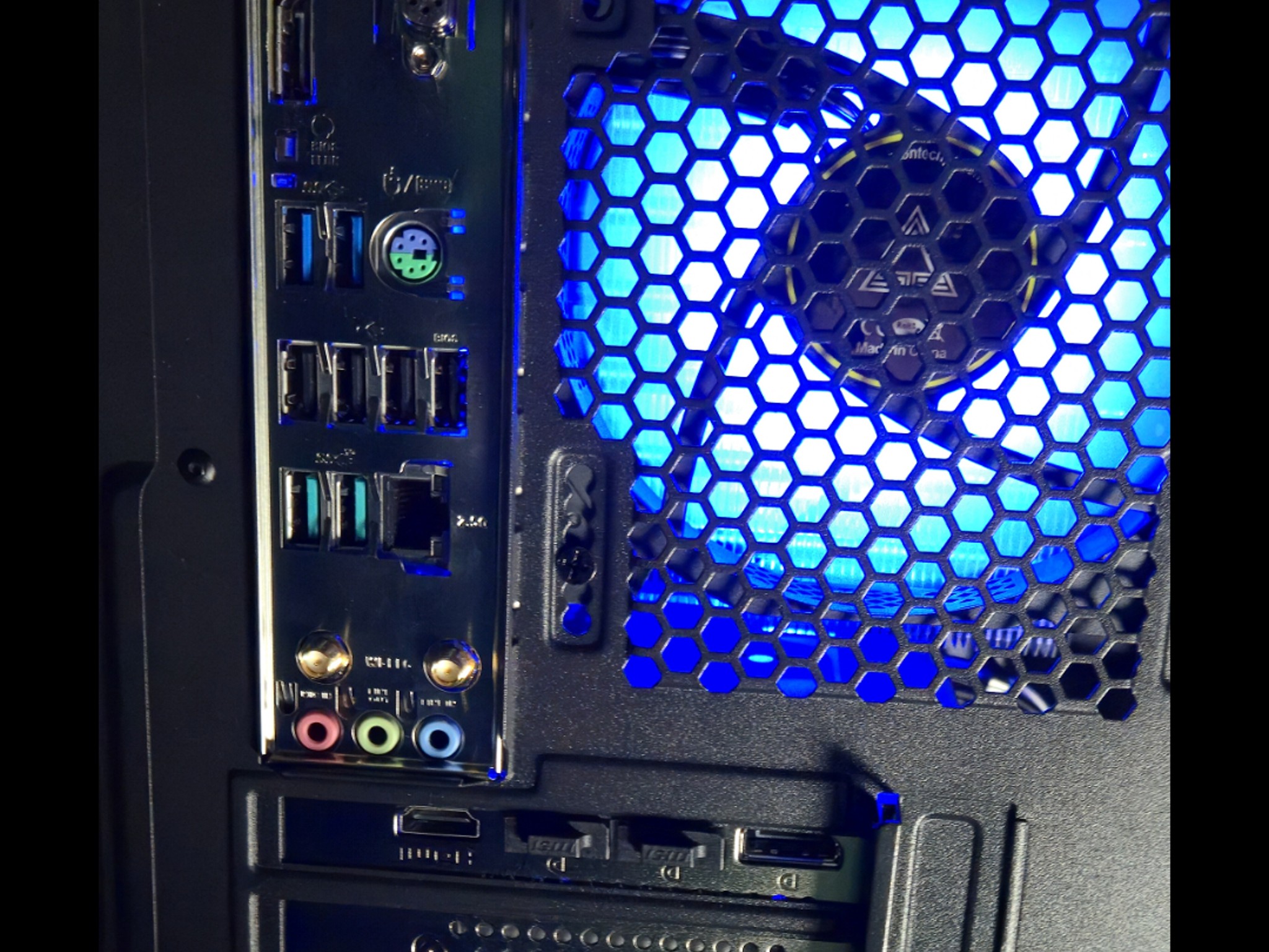 Gaming PC - Ryzen 5 9600X - RTX 5060 Ti 16GB - 32GB DDR5 6000MHz - BeZ Tech Custom