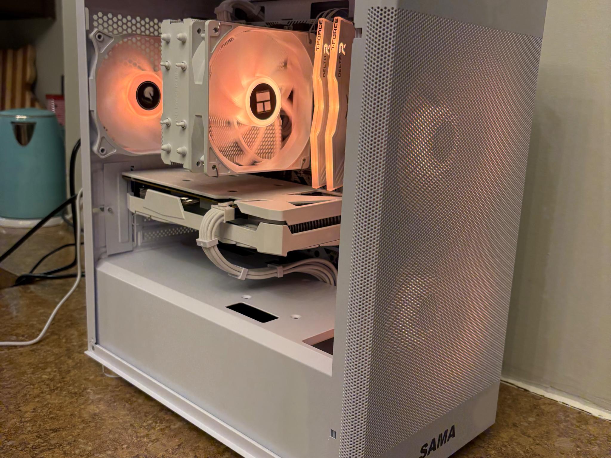 White Gaming pc Ryzen 5 5600 rtx 3060