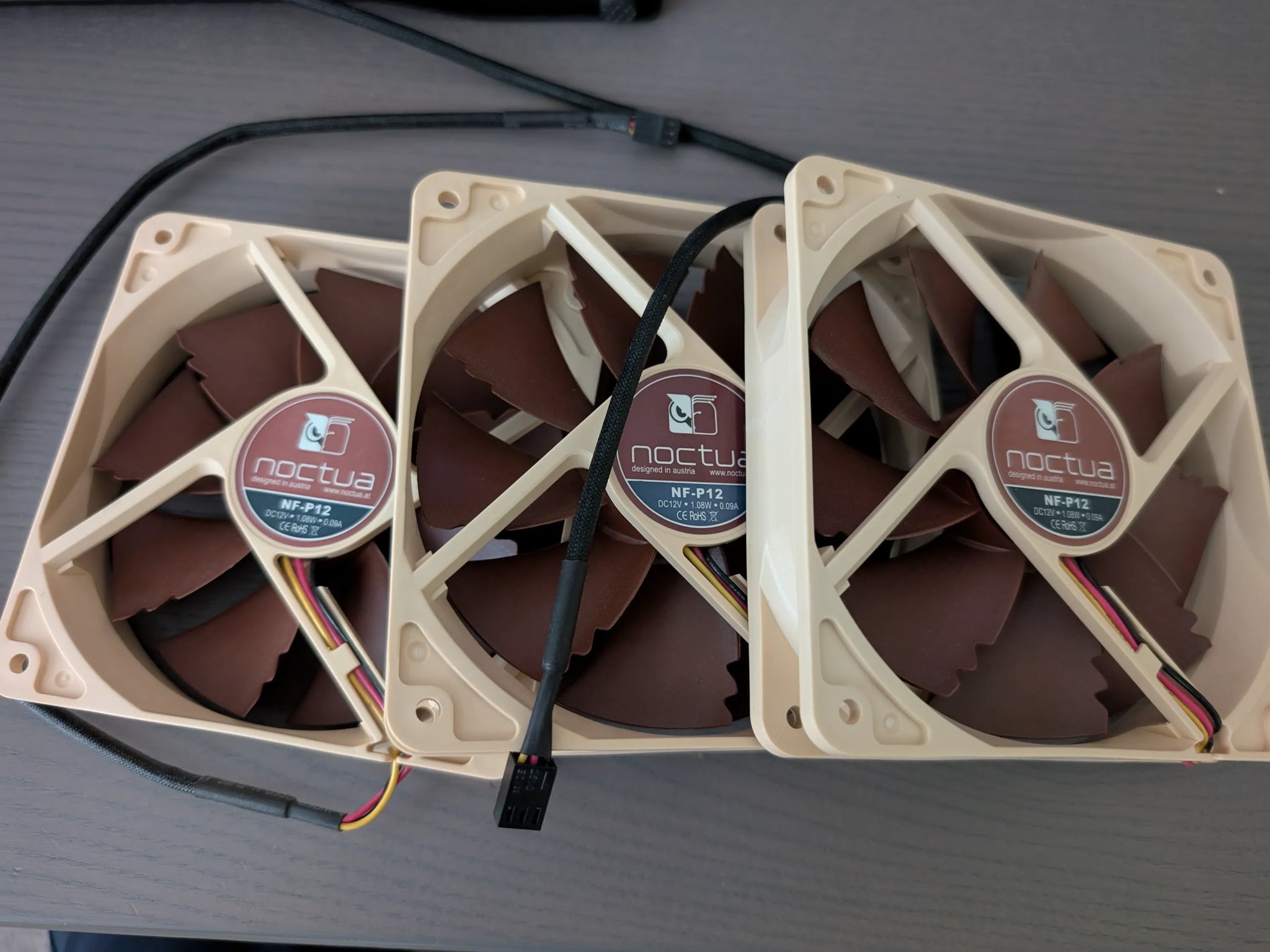 Noctua NF-P12 (Non-PWM) x 3