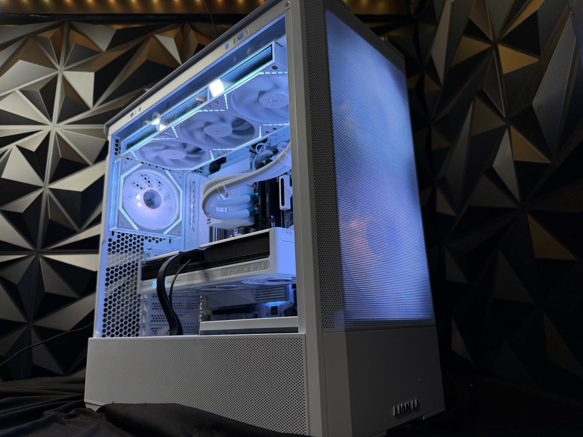 ❄️🤍 WHITEOUT PROTOCOL 🤍❄️Ryzen 9 7900X| RTX 5070| 32 GB DDR5| 2.5 TB NVMe| 850W PSU