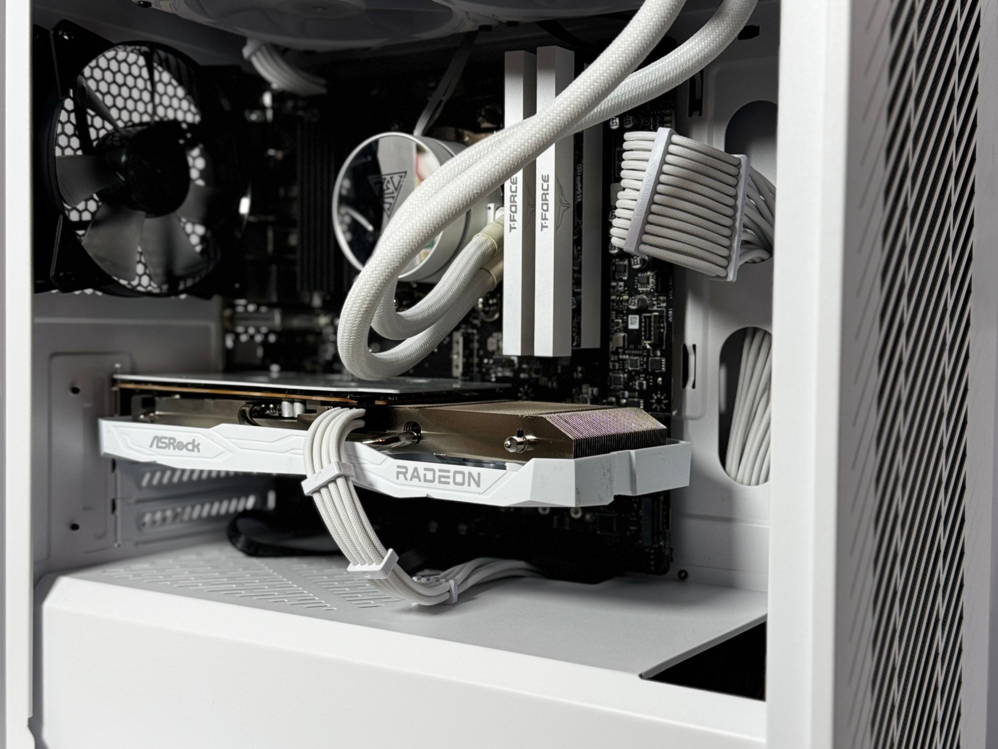 🥛OREO BEAST⚫ R5 5500 | RX 6600 | 1TB SSD | WIN 11 | BT/WIFI