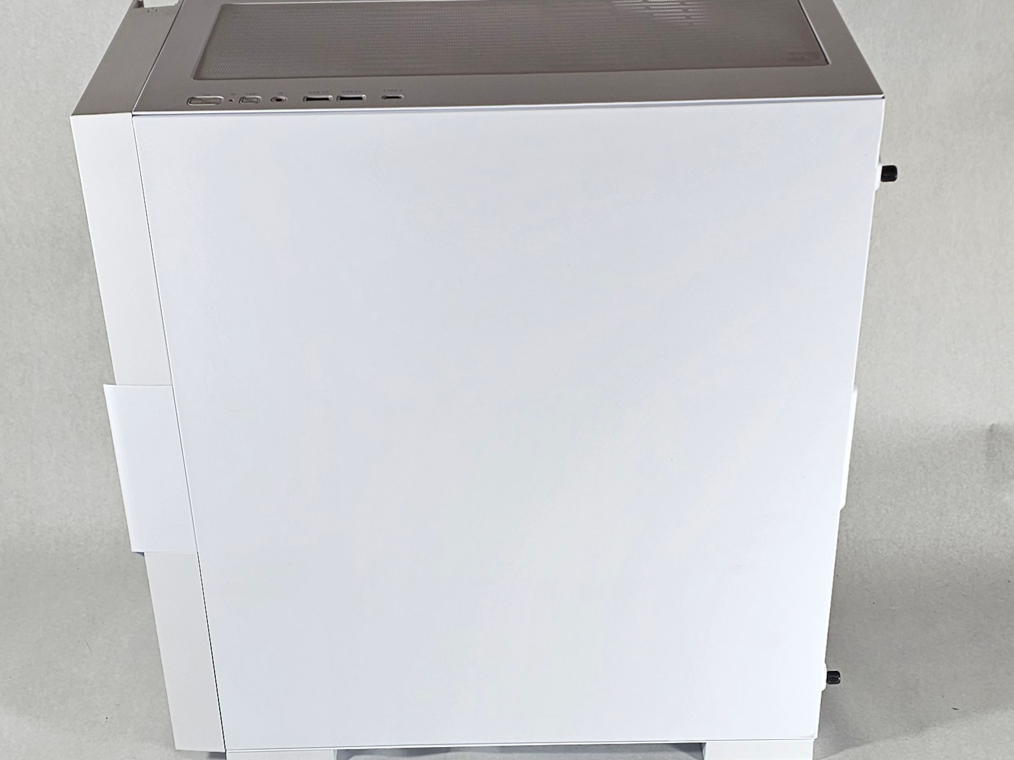 White CyberPower RGB PC Case w\ 4 RGB Fans